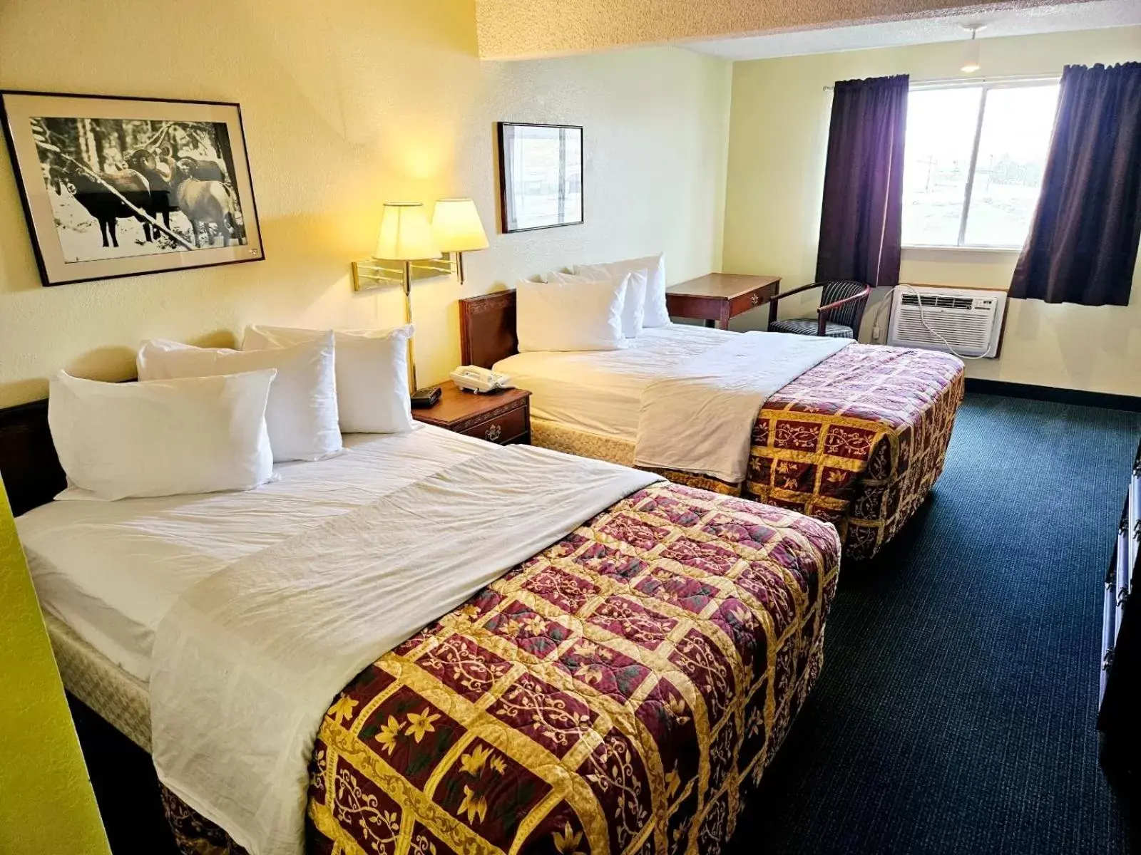 Double Room in Affordable Inns Evanston Double Room in Affordable Inns Evanston