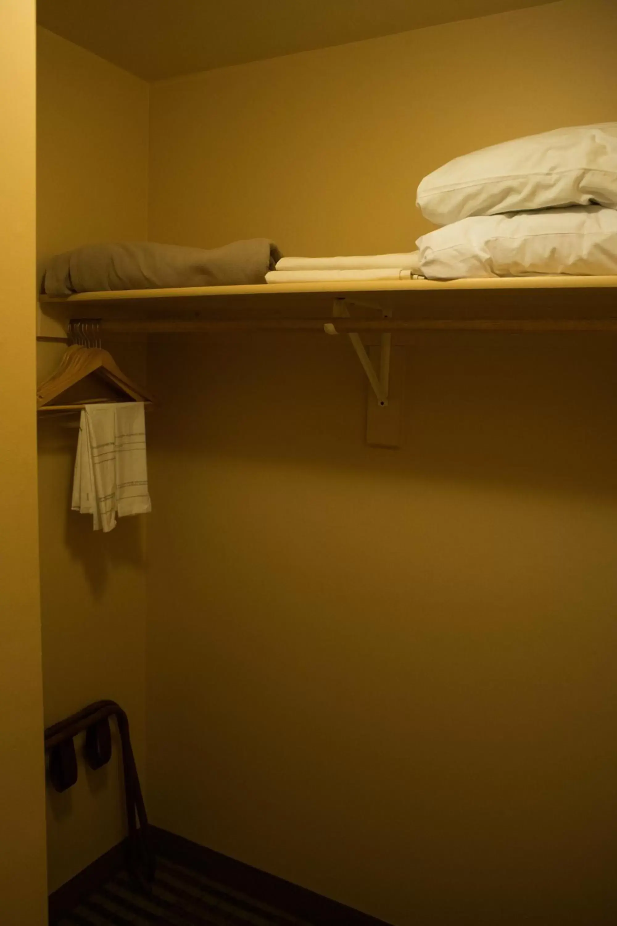 Bathroom, Bunk Bed in Silver Moon Inn