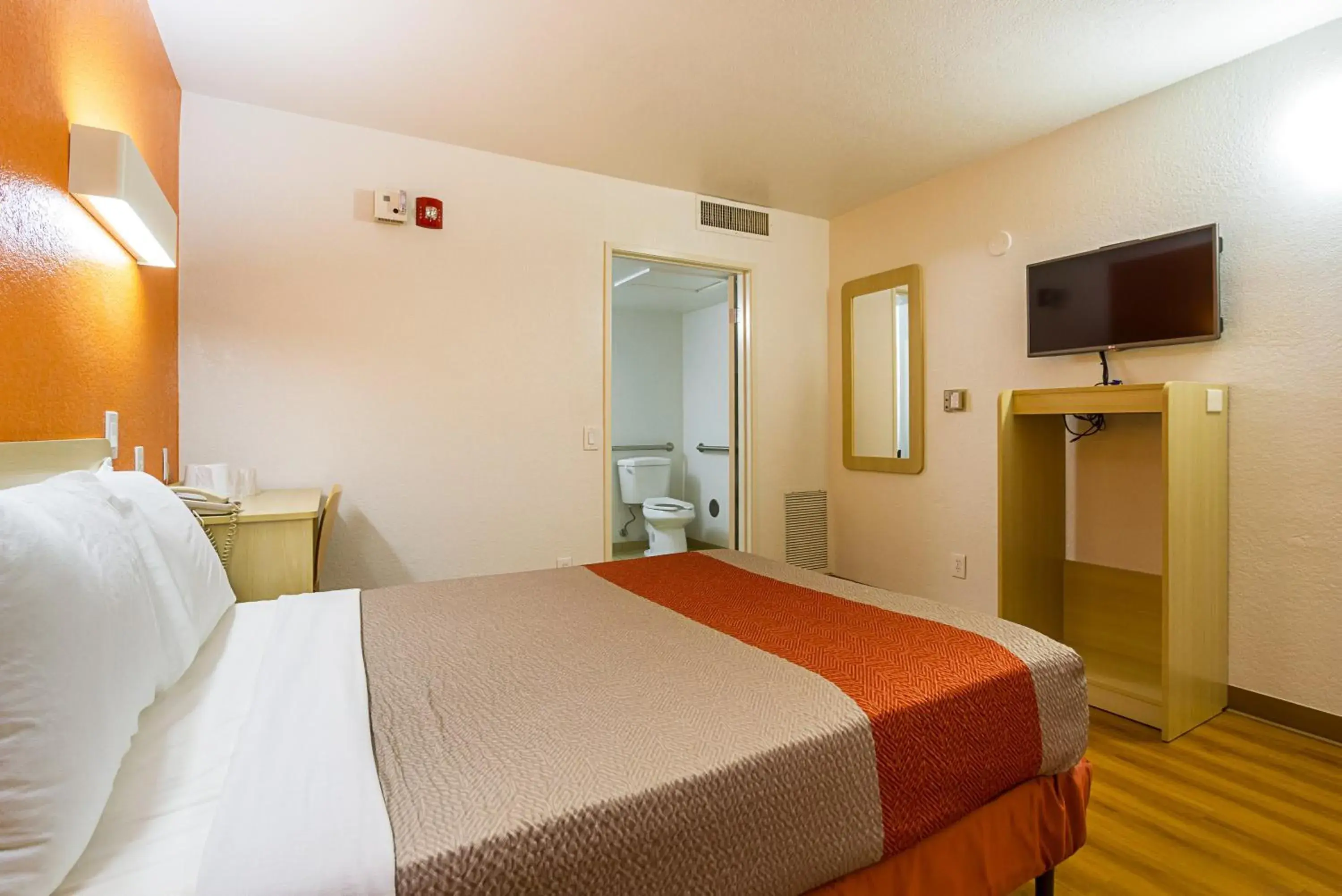 Bedroom, Bed in Motel 6 Mesa North Bedroom, Bed in Motel 6 Mesa North