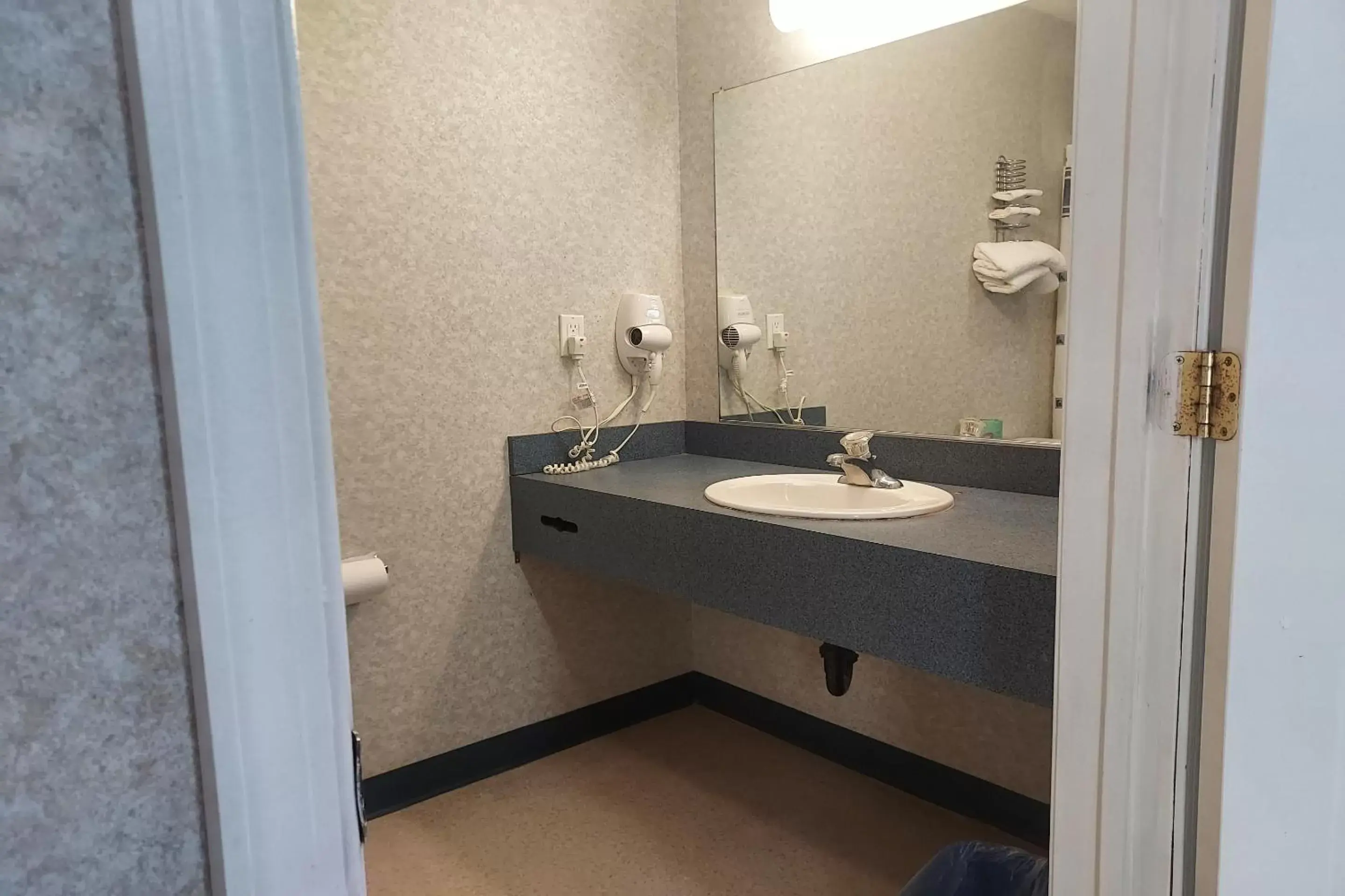 Bathroom in Studio Inn and Suites