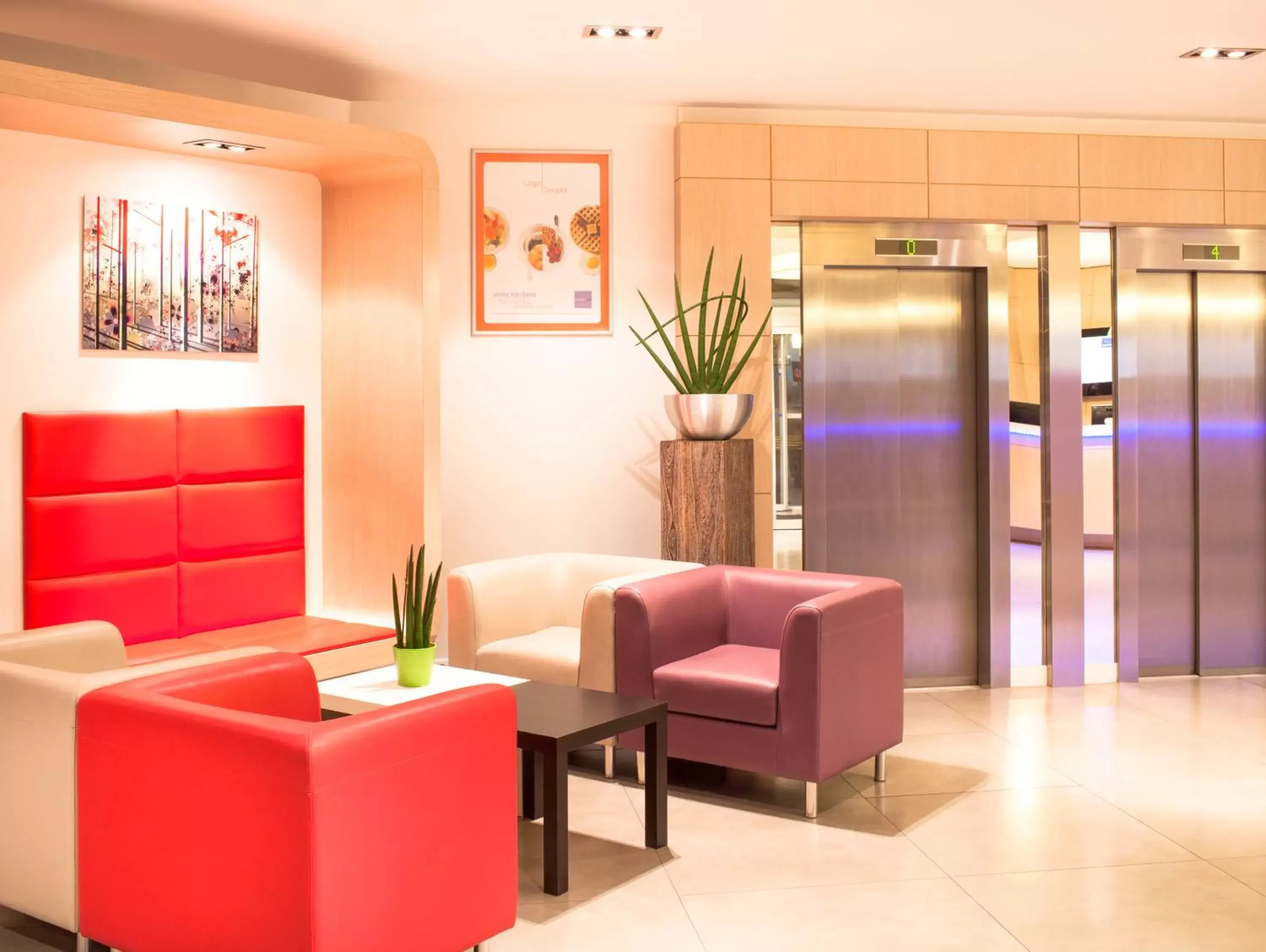 Lobby or reception, Lobby/Reception in Novotel Nantes Centre Bord de Loire