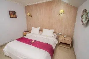 Bedroom, Bed in Abian Biu Mansion