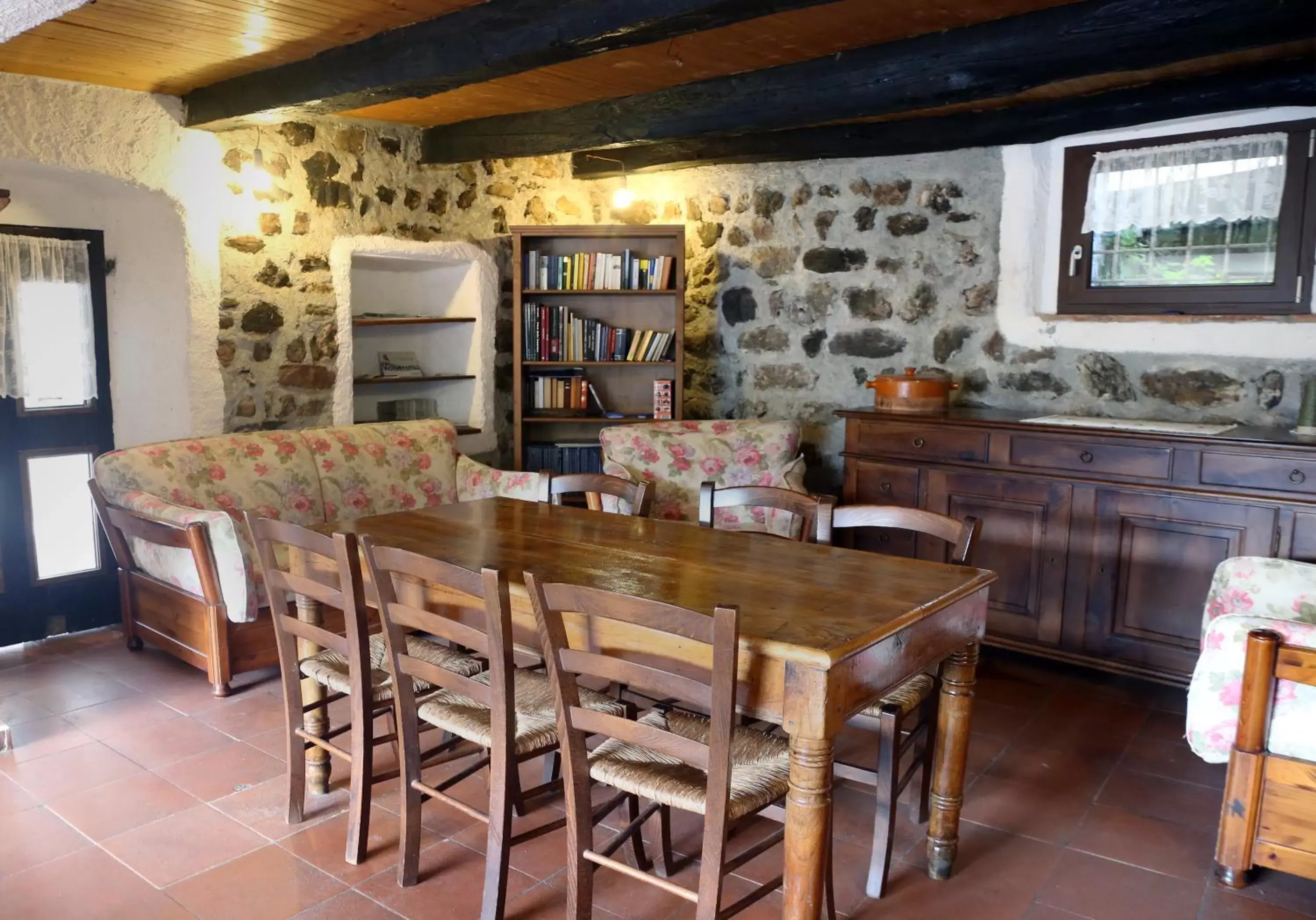 Dining Area in B&B Rocca di Bajedo