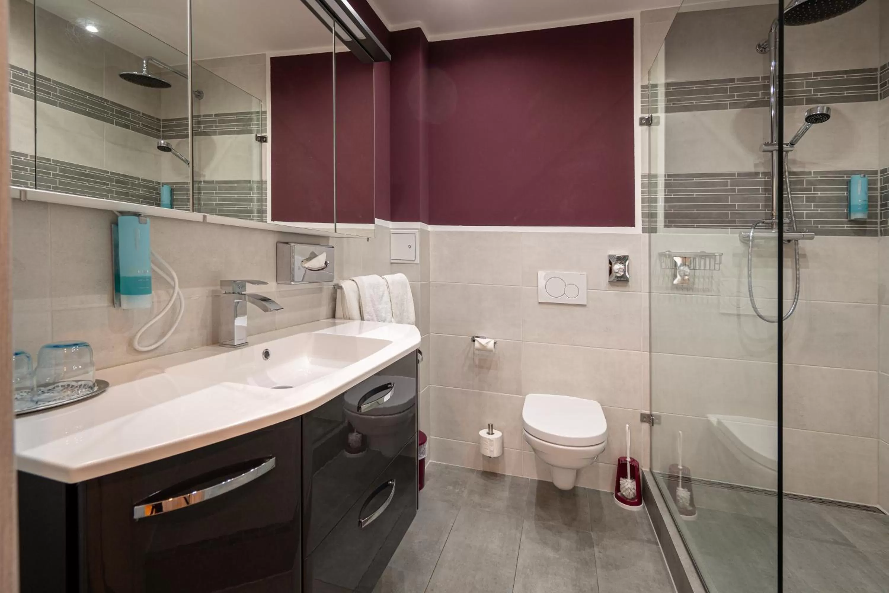 Bathroom in Hotel Deutscher Hof