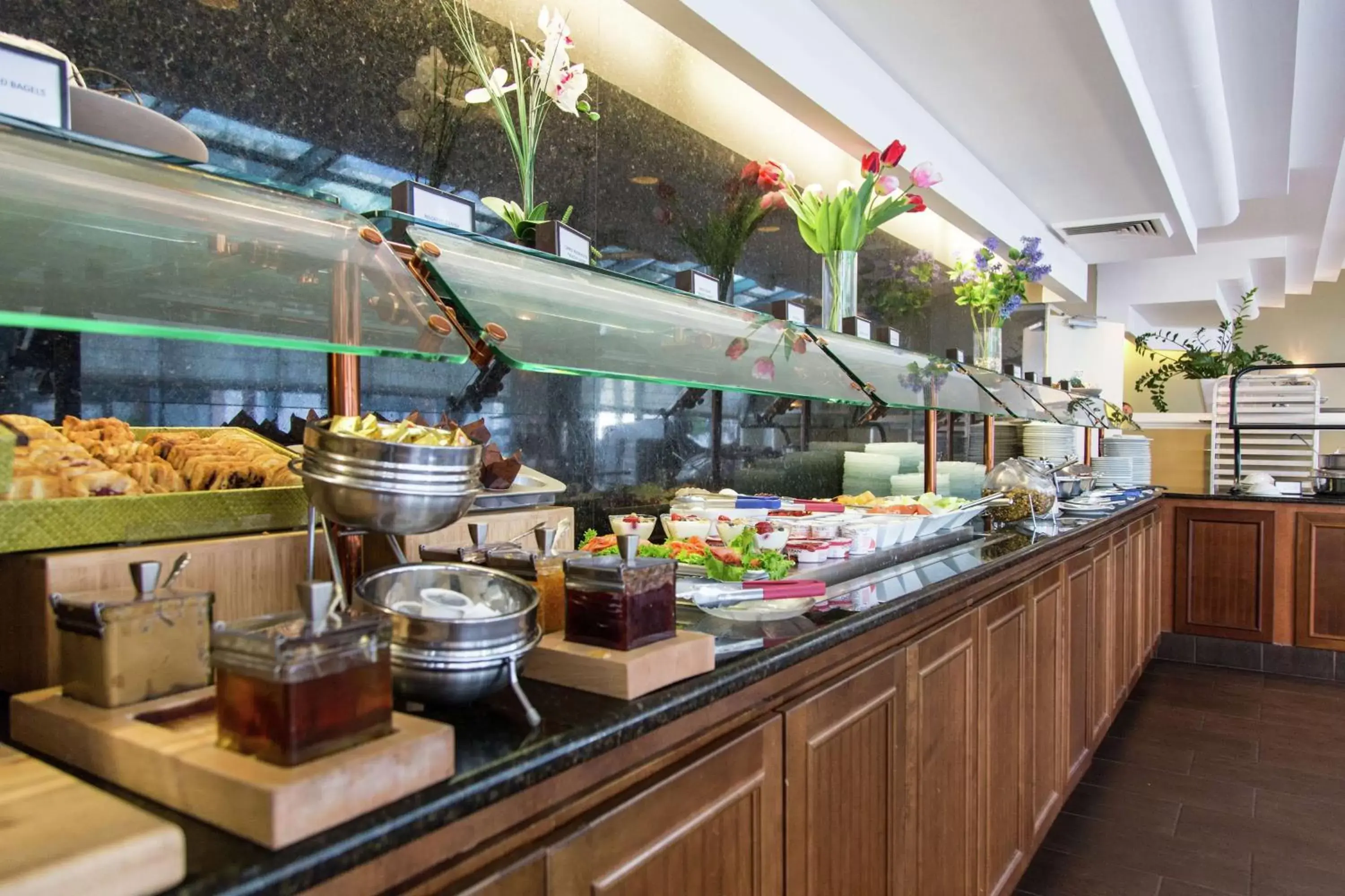 Dining area, Restaurant/Places to Eat in Hilton Melbourne