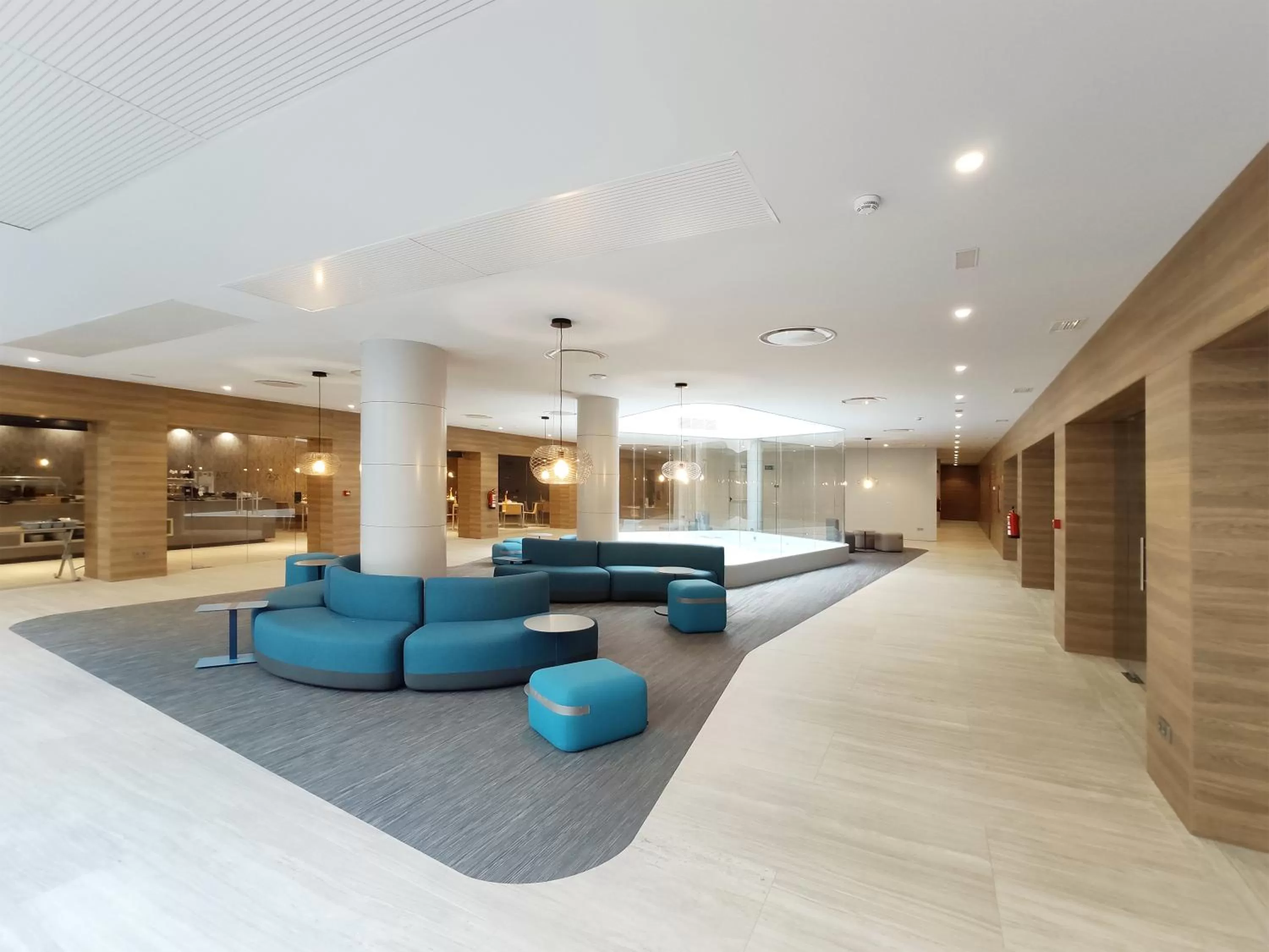 Inner courtyard view in Hotel Macià Sevilla Kubb