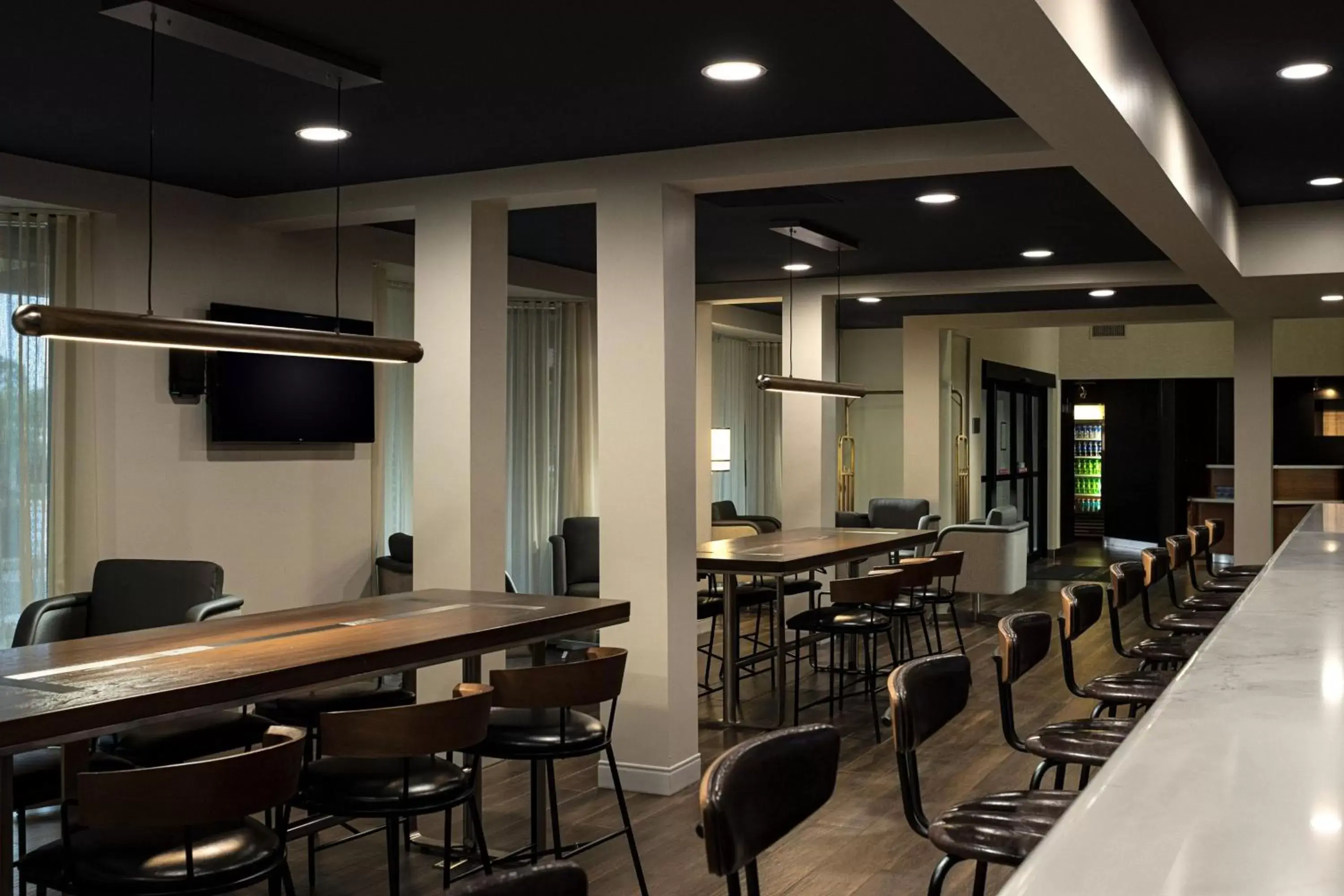Restaurant/places to eat in Courtyard by Marriott Springfield