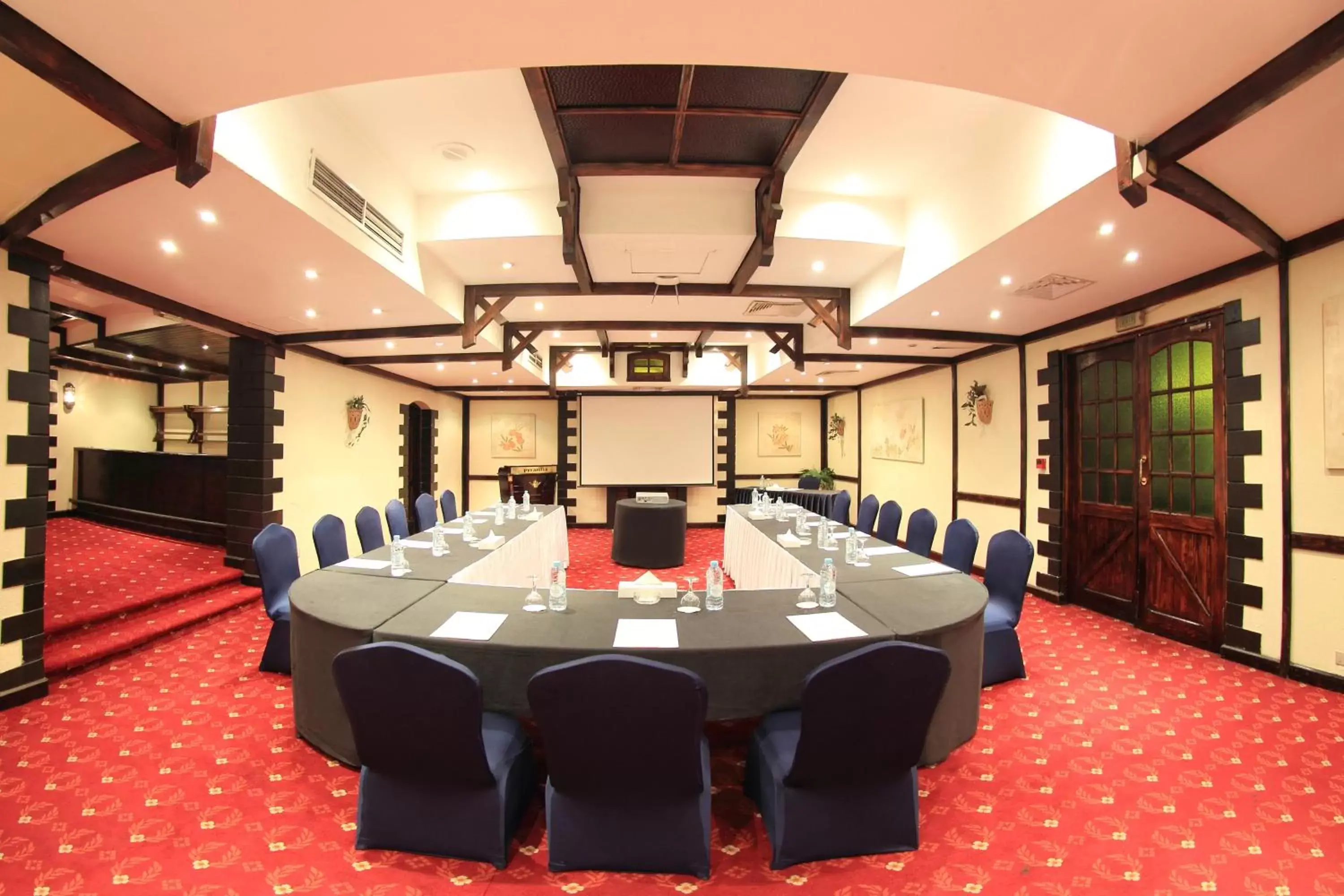 Business facilities in Pyramisa Suites Hotel Cairo