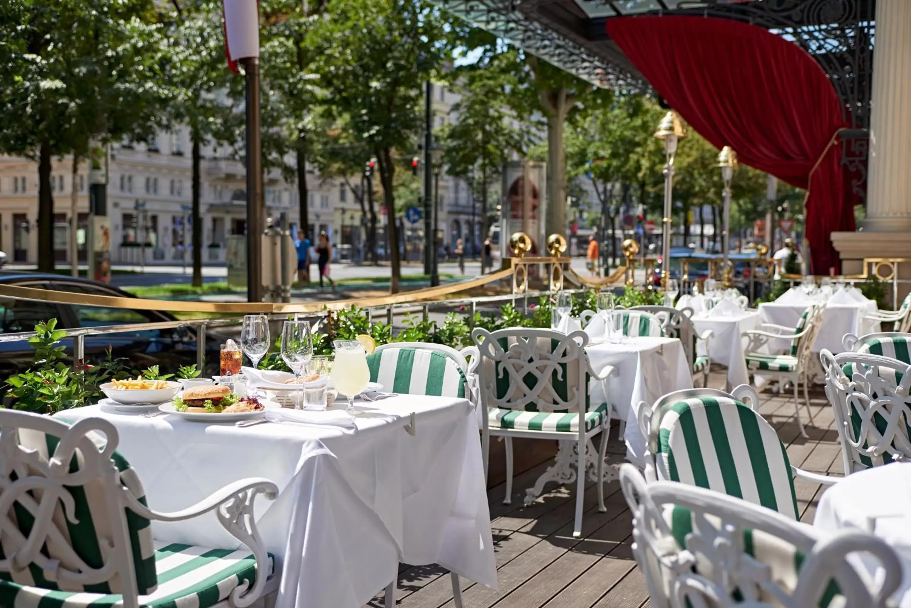 Coffee/tea facilities, Restaurant/Places to Eat in Grand Hotel Wien