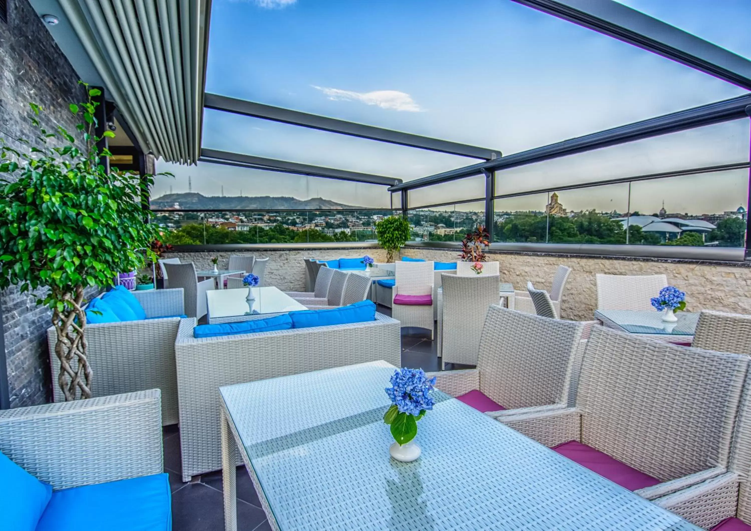 Balcony/Terrace, Restaurant/Places to Eat in River Side Hotel Tbilisi