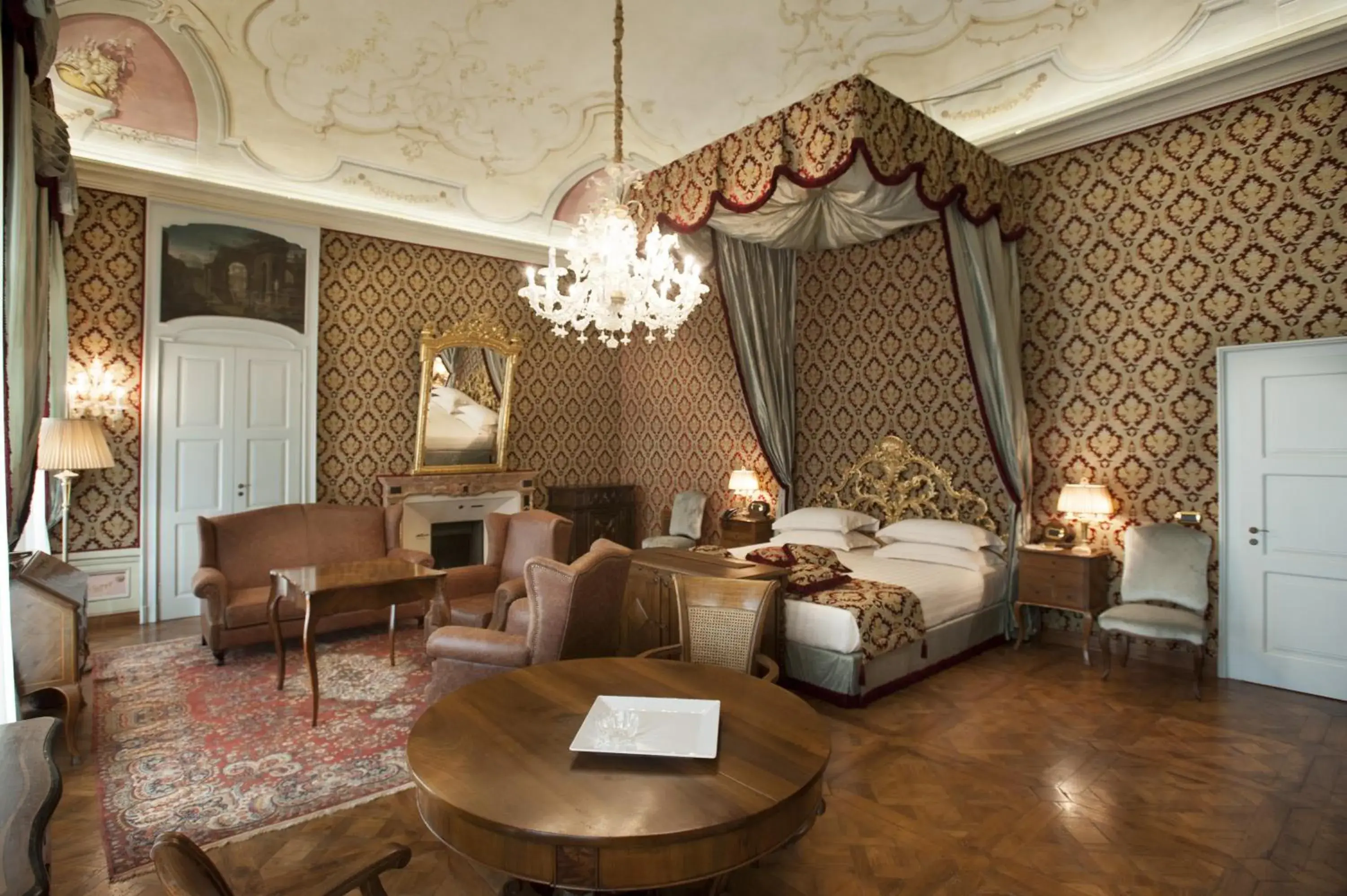 Photo of the whole room, Seating Area in Castello di Guarene
