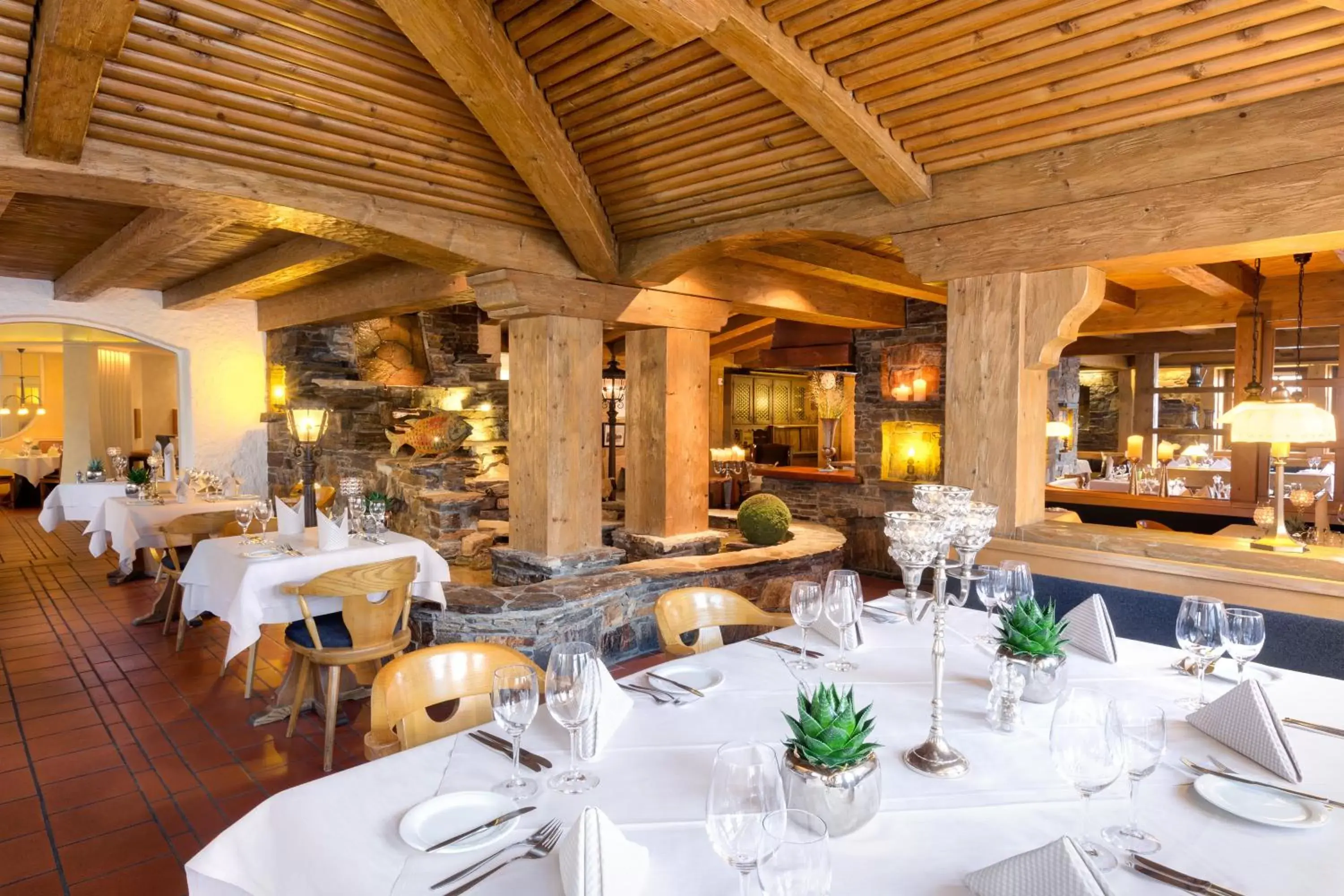 Restaurant/Places to Eat in Hotel Traube am See