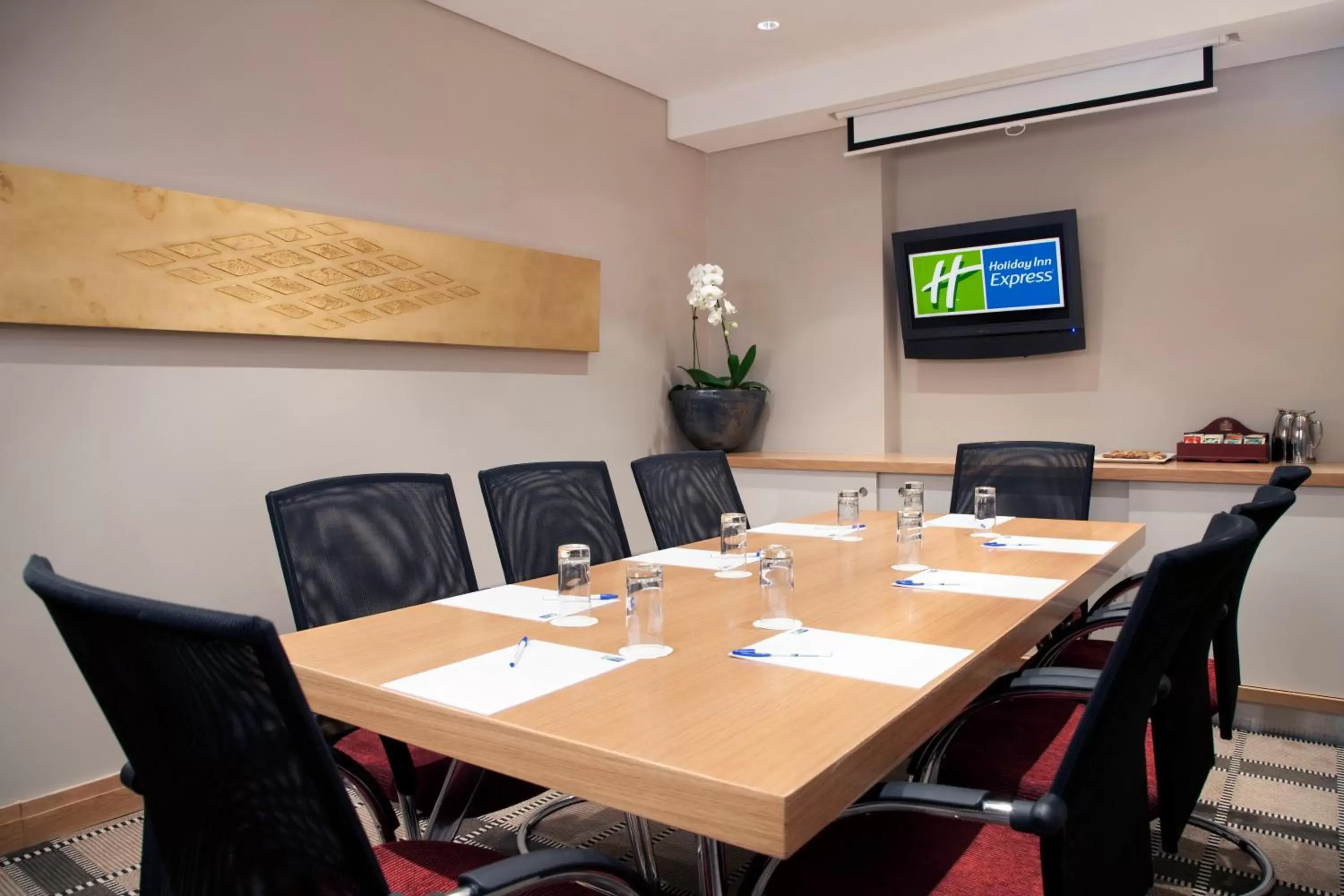 Meeting/conference room in Holiday Inn Express Cape Town City Centre, an IHG Hotel