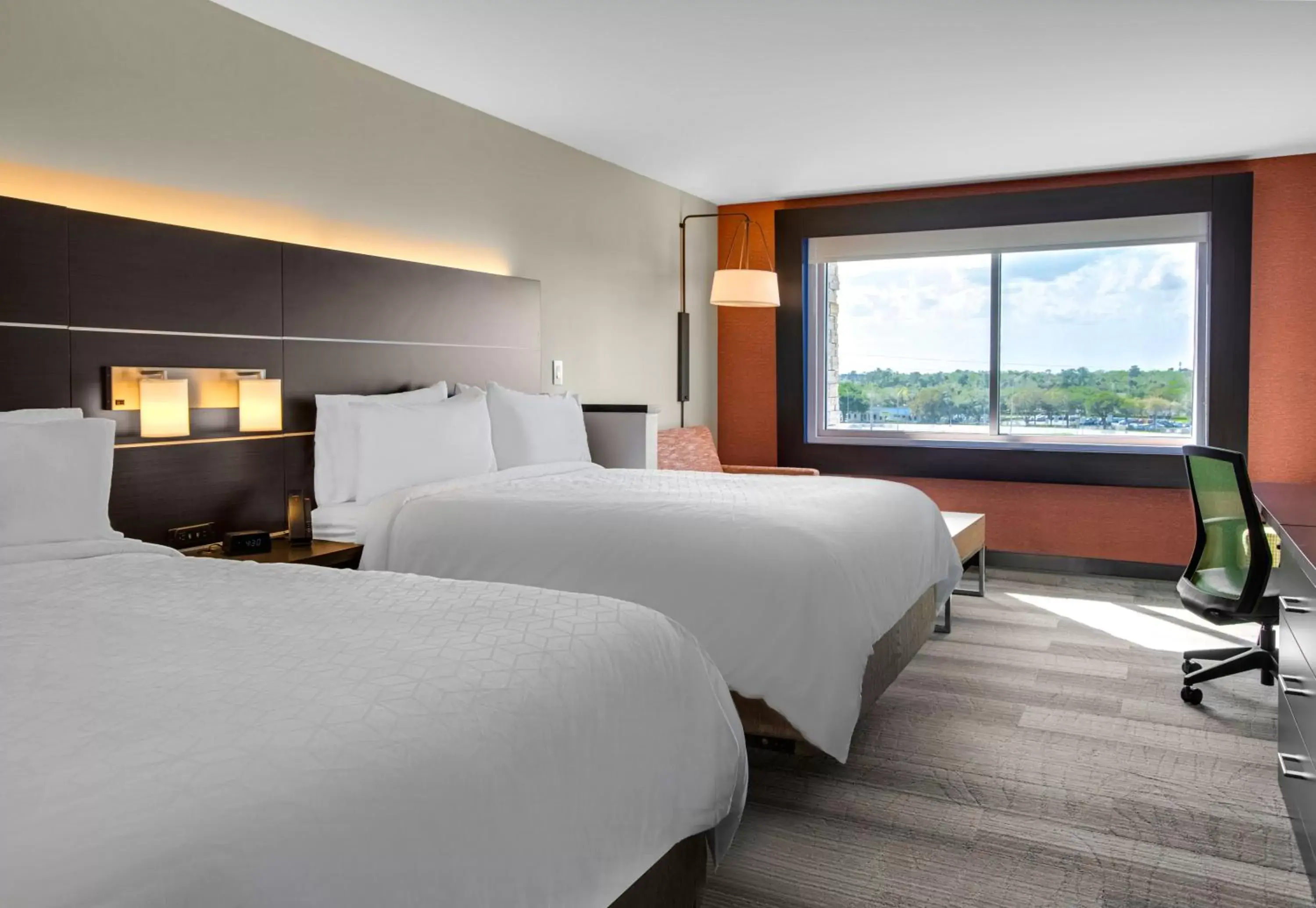 Bedroom, Bed in Holiday Inn Express & Suites Sanford - Lake Mary, an IHG Hotel