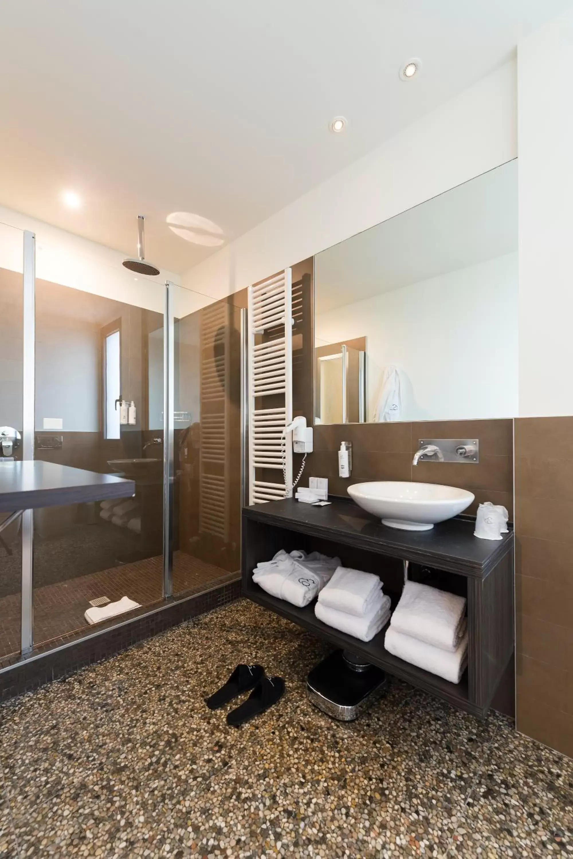 Bathroom in Elizabeth Lifestyle Hotel