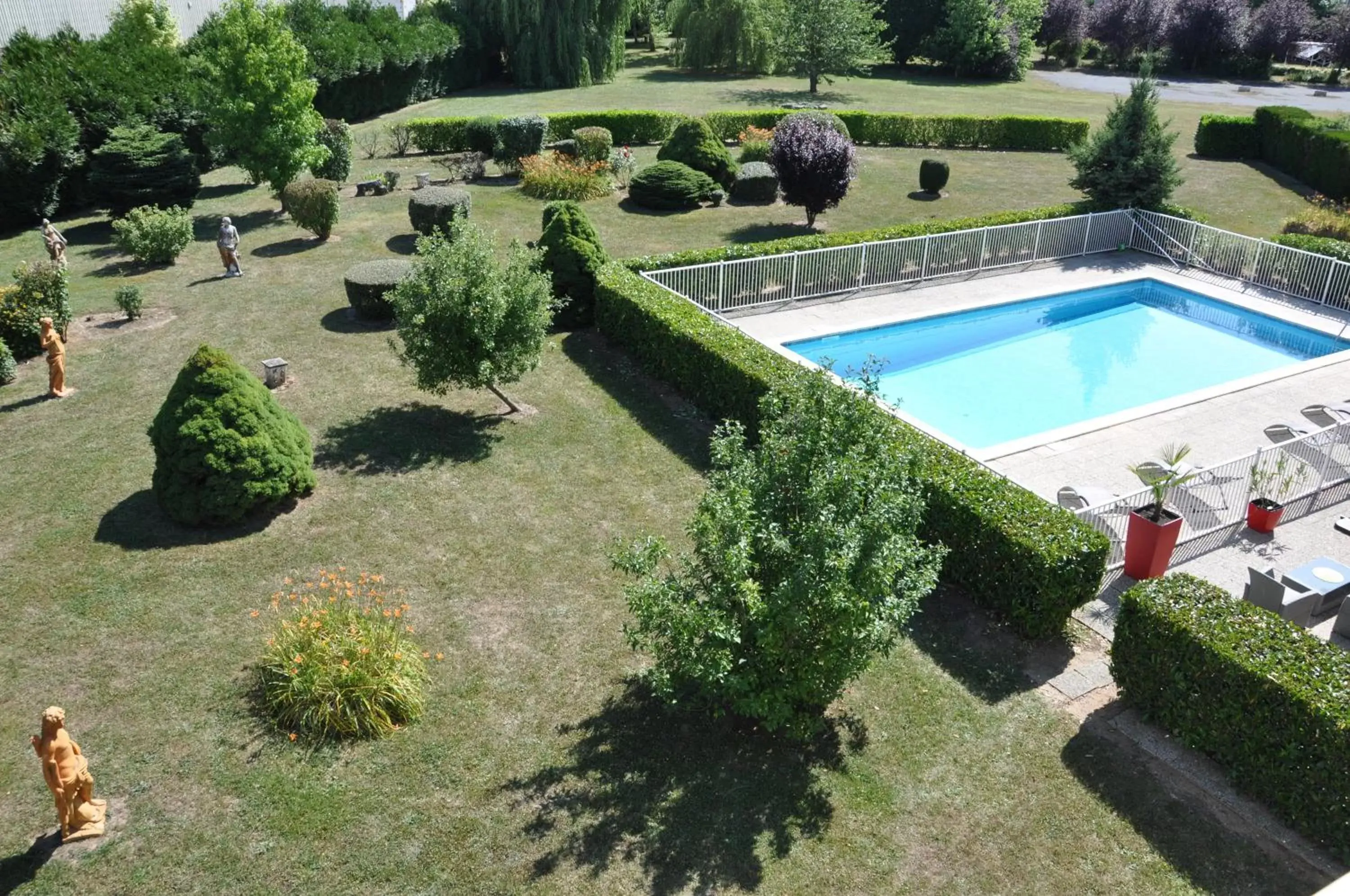 Garden, Pool View in ibis Styles Gien