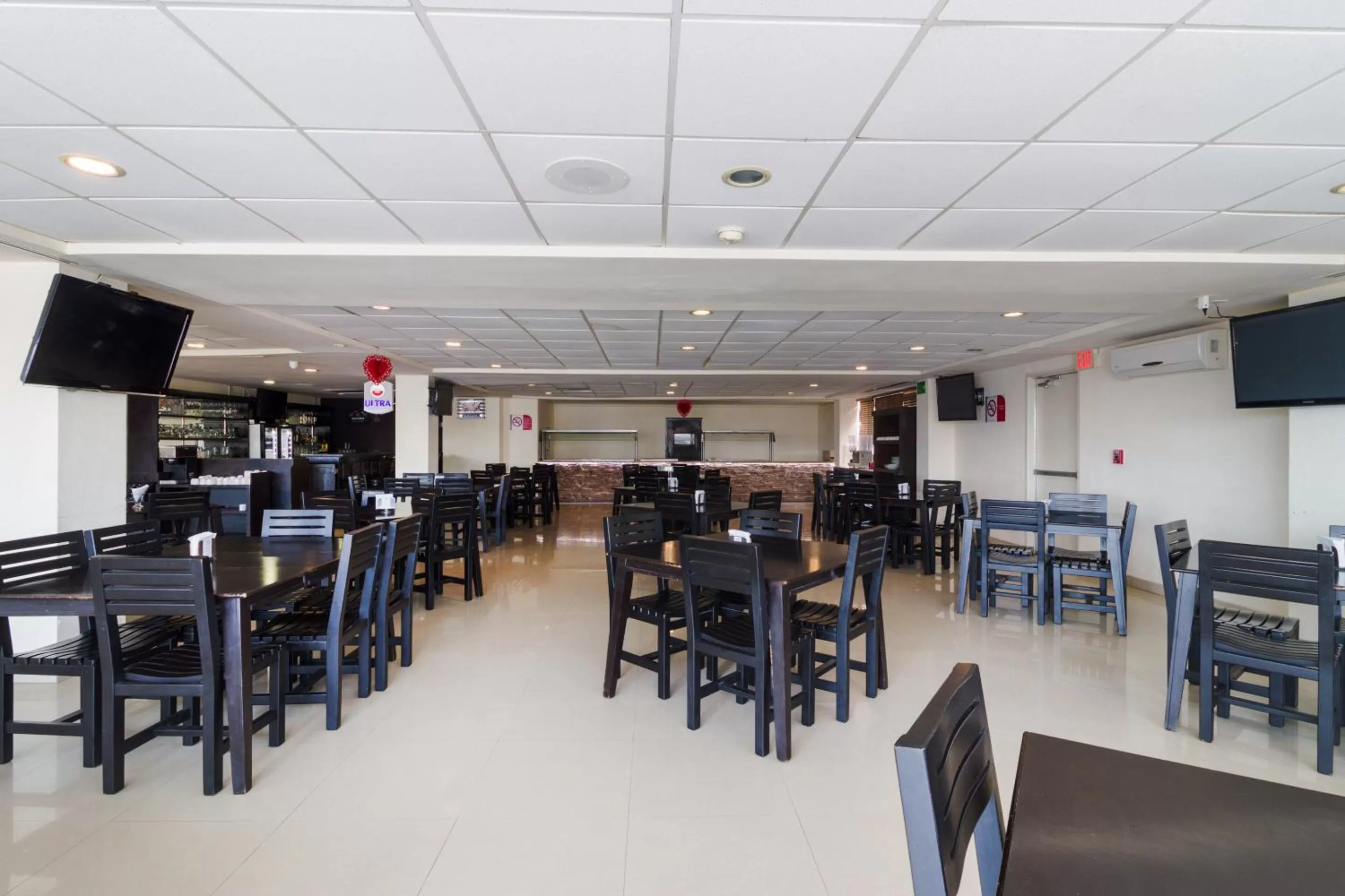 Restaurant/Places to Eat in Capital O Hotel Herederos, Piedras Negras