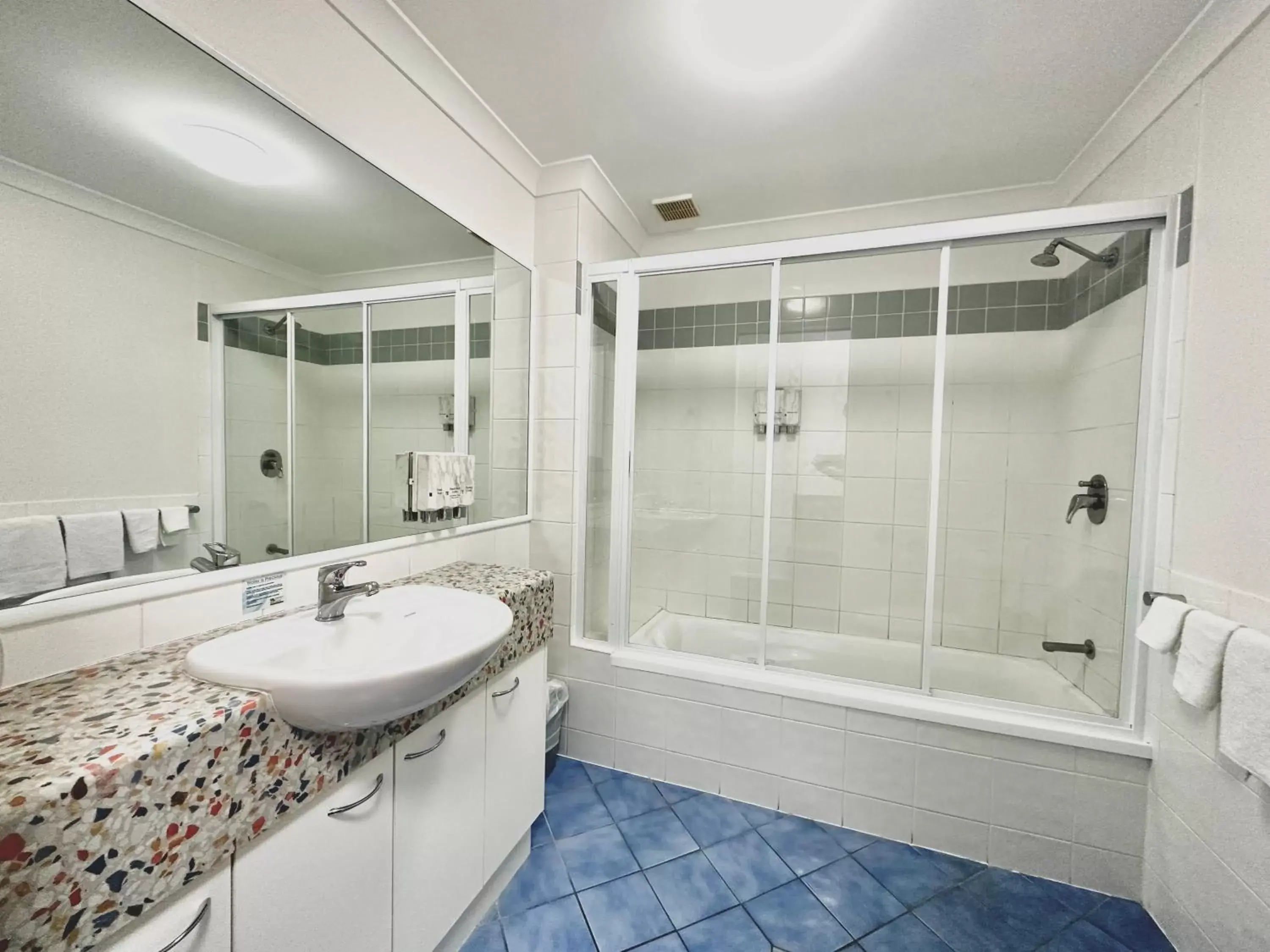 Bathroom in Mackay Resort Motel