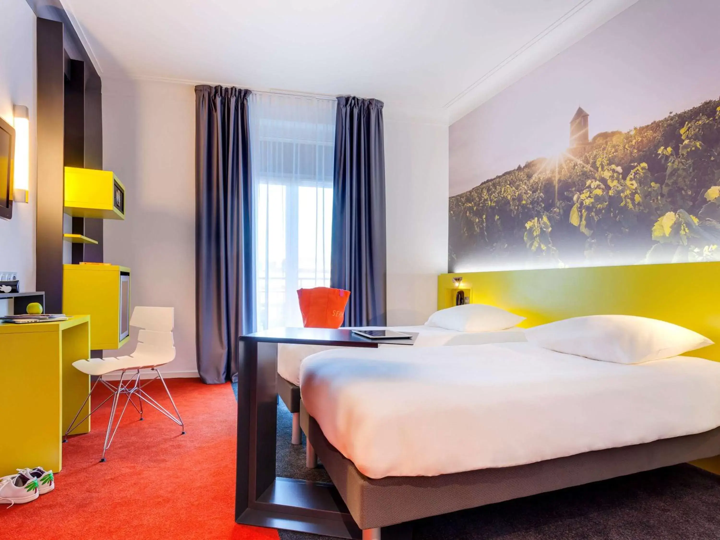 Photo of the whole room, Bed in ibis Styles Nantes Centre Gare