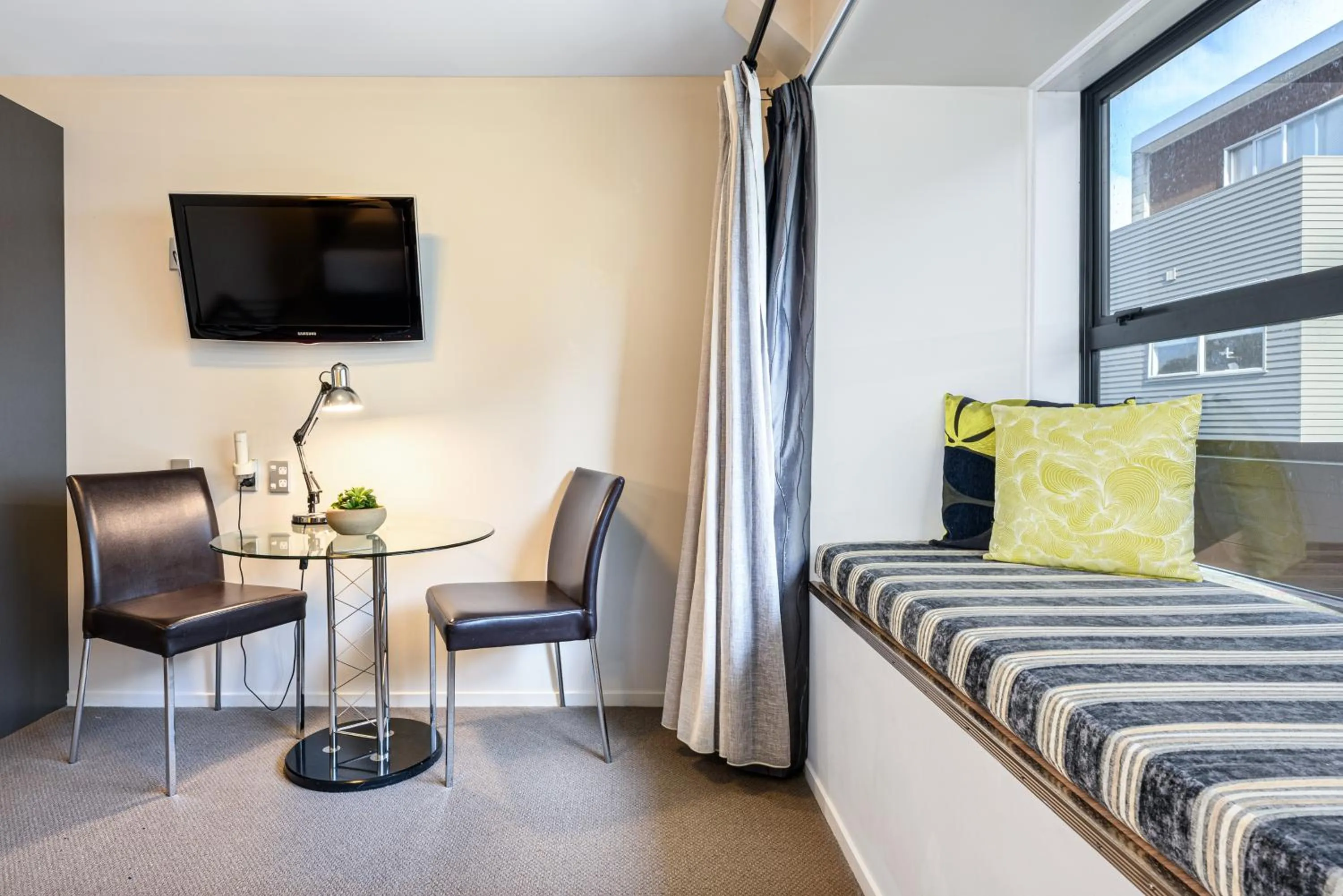 Bedroom, Bed in Alexander Inn