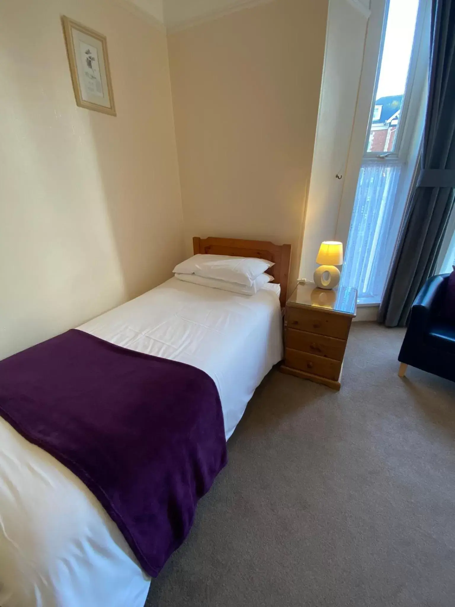 Photo of the whole room, Bed in Paignton Court