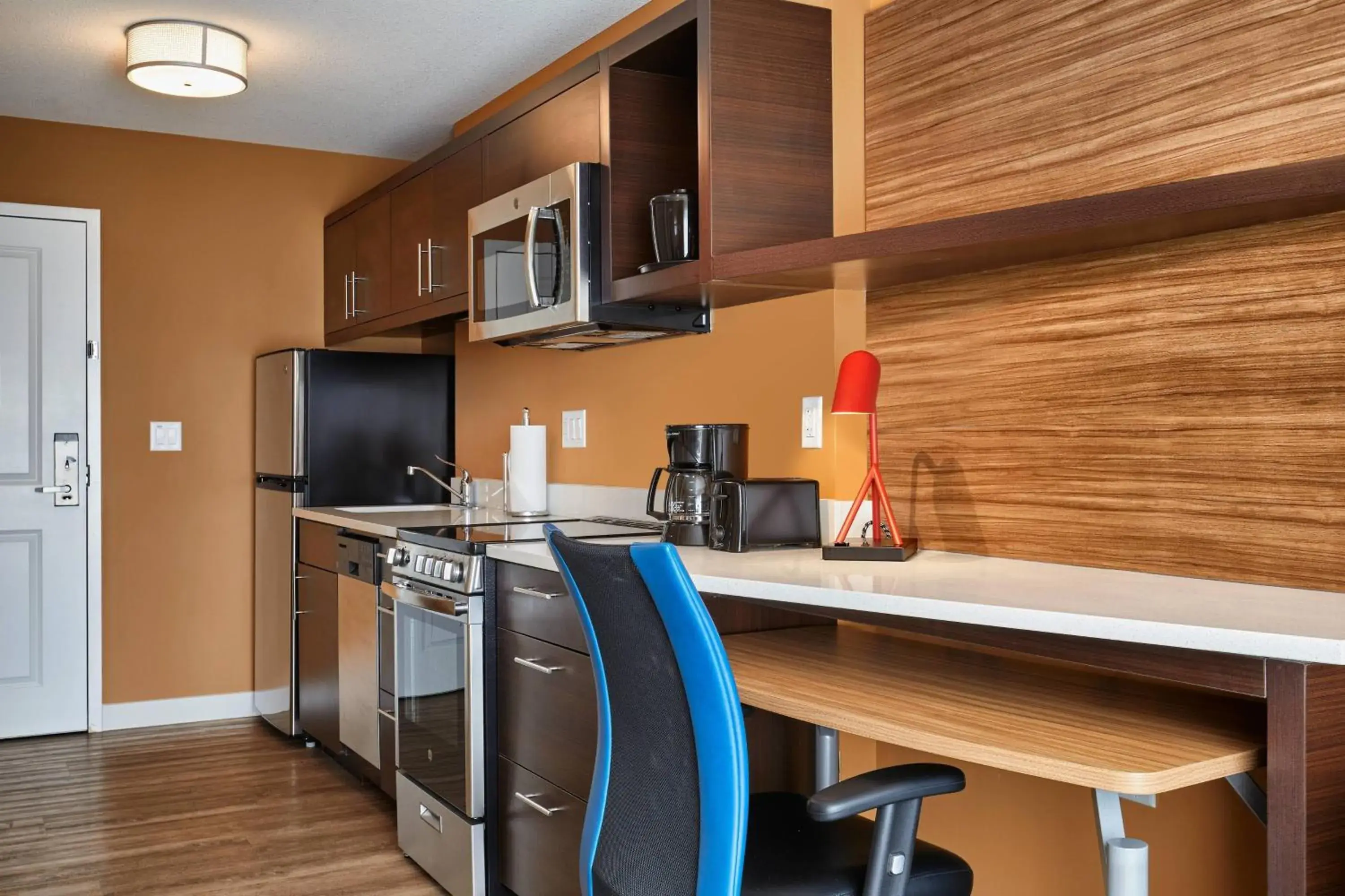 Kitchen or kitchenette, Kitchen/Kitchenette in TownePlace Suites by Marriott Fort McMurray