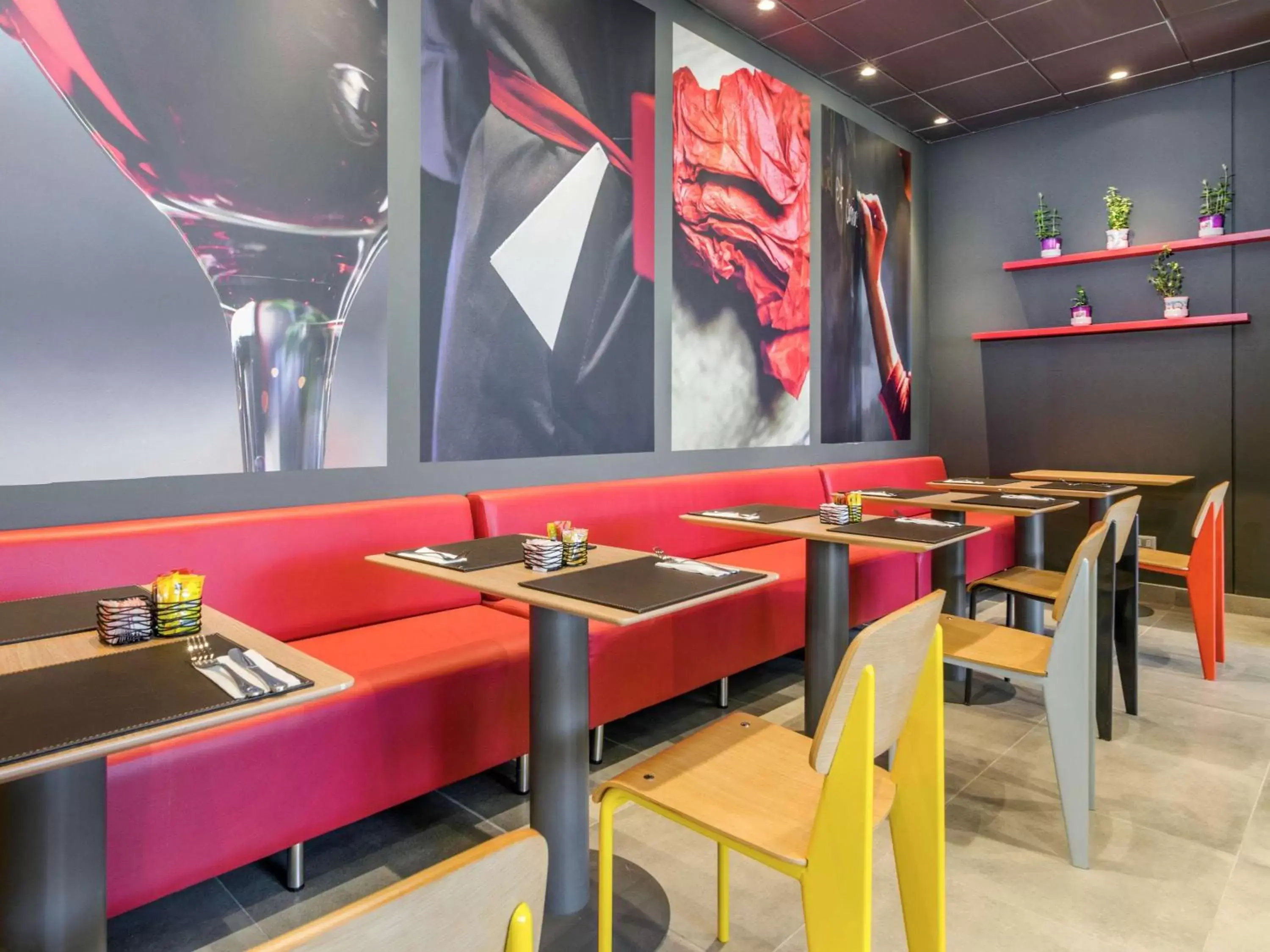 Restaurant/Places to Eat in ibis Calama