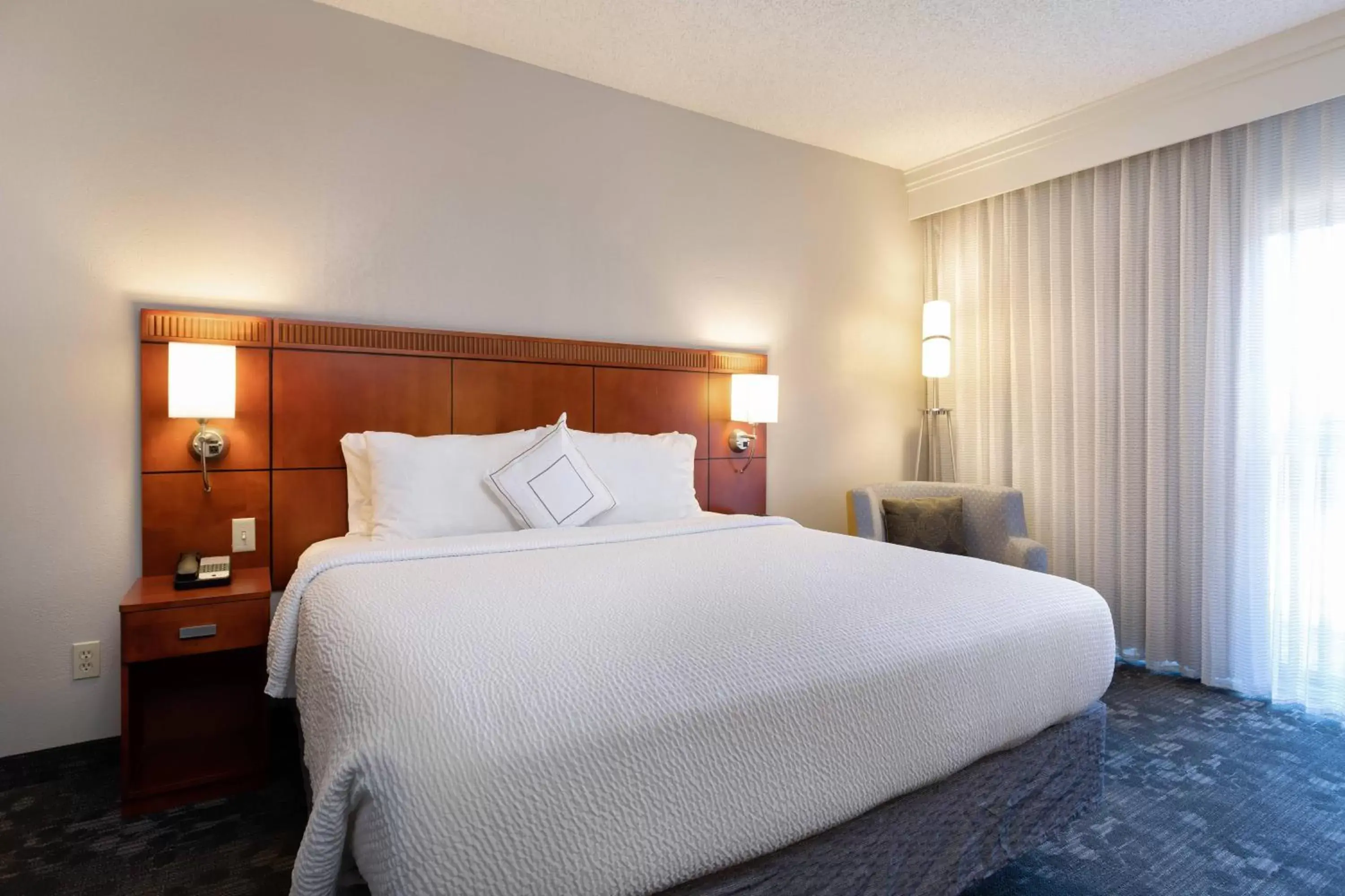 Photo of the whole room, Bed in Courtyard by Marriott Dallas-Fort Worth/Bedford