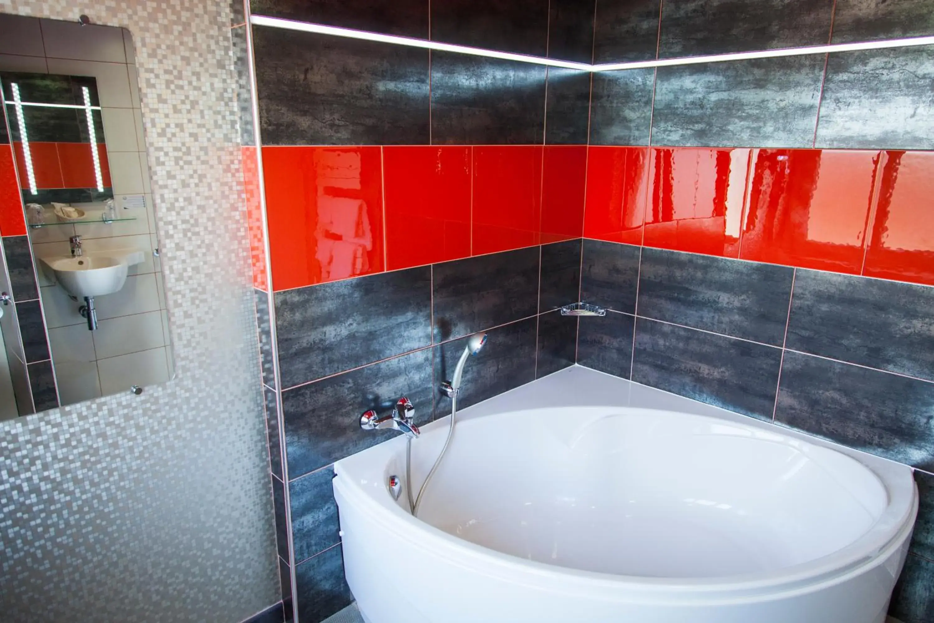 Bathroom in The Originals City, Archotel, Sens (Inter-Hotel)