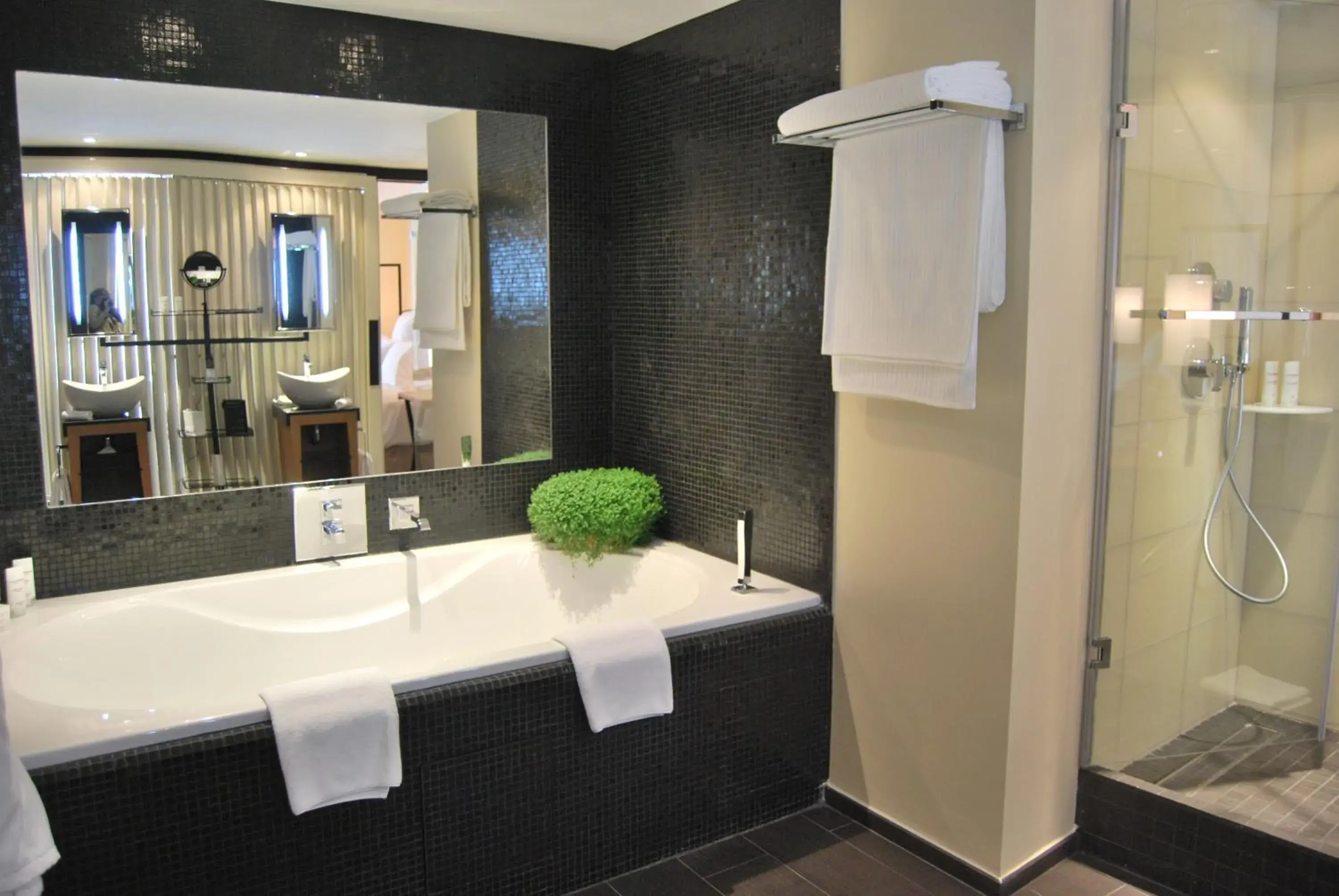 Bathroom in Five Seas Hotel Cannes, a Member of Design Hotels