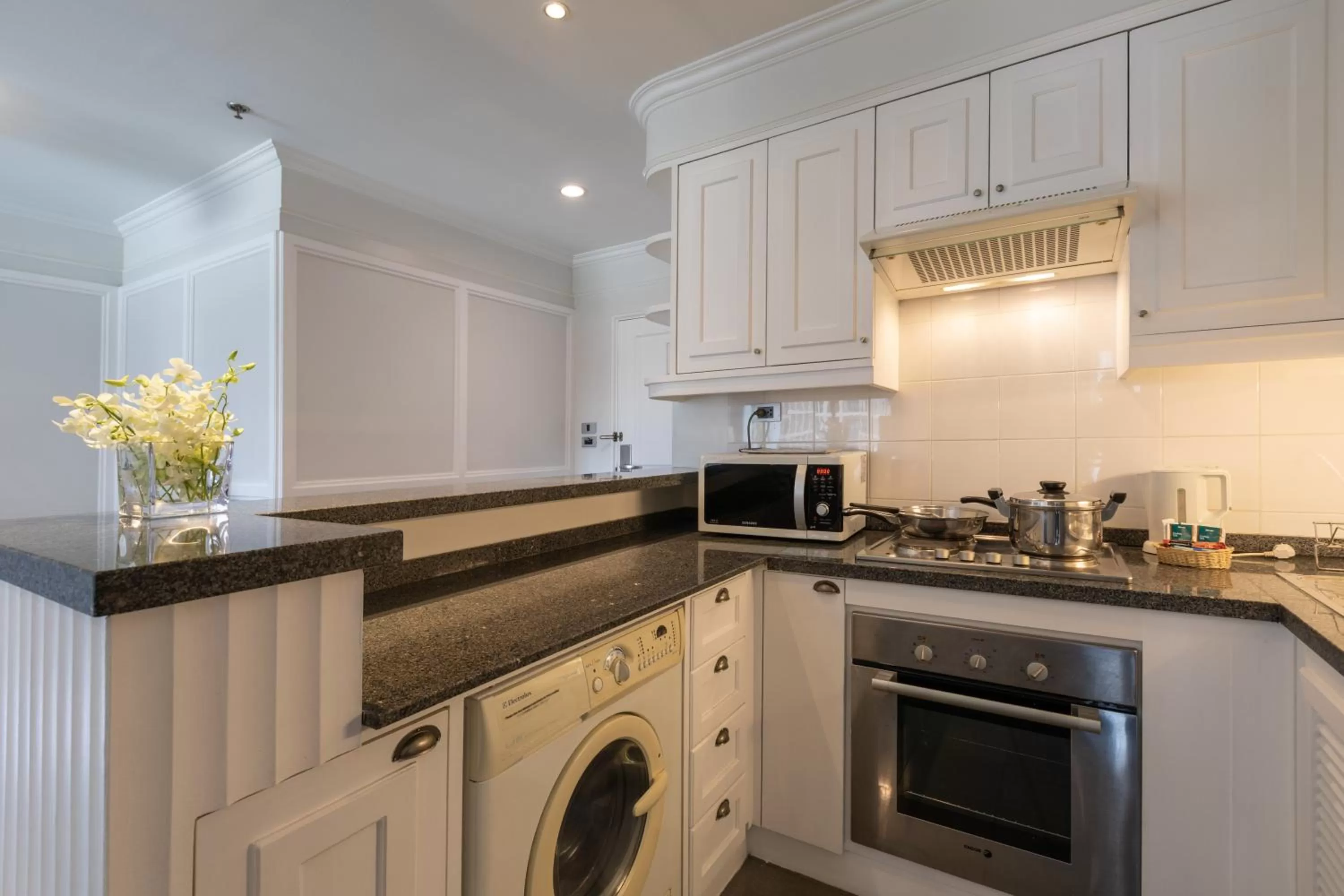 Kitchen or kitchenette in Cape House Hotel, Bangkok