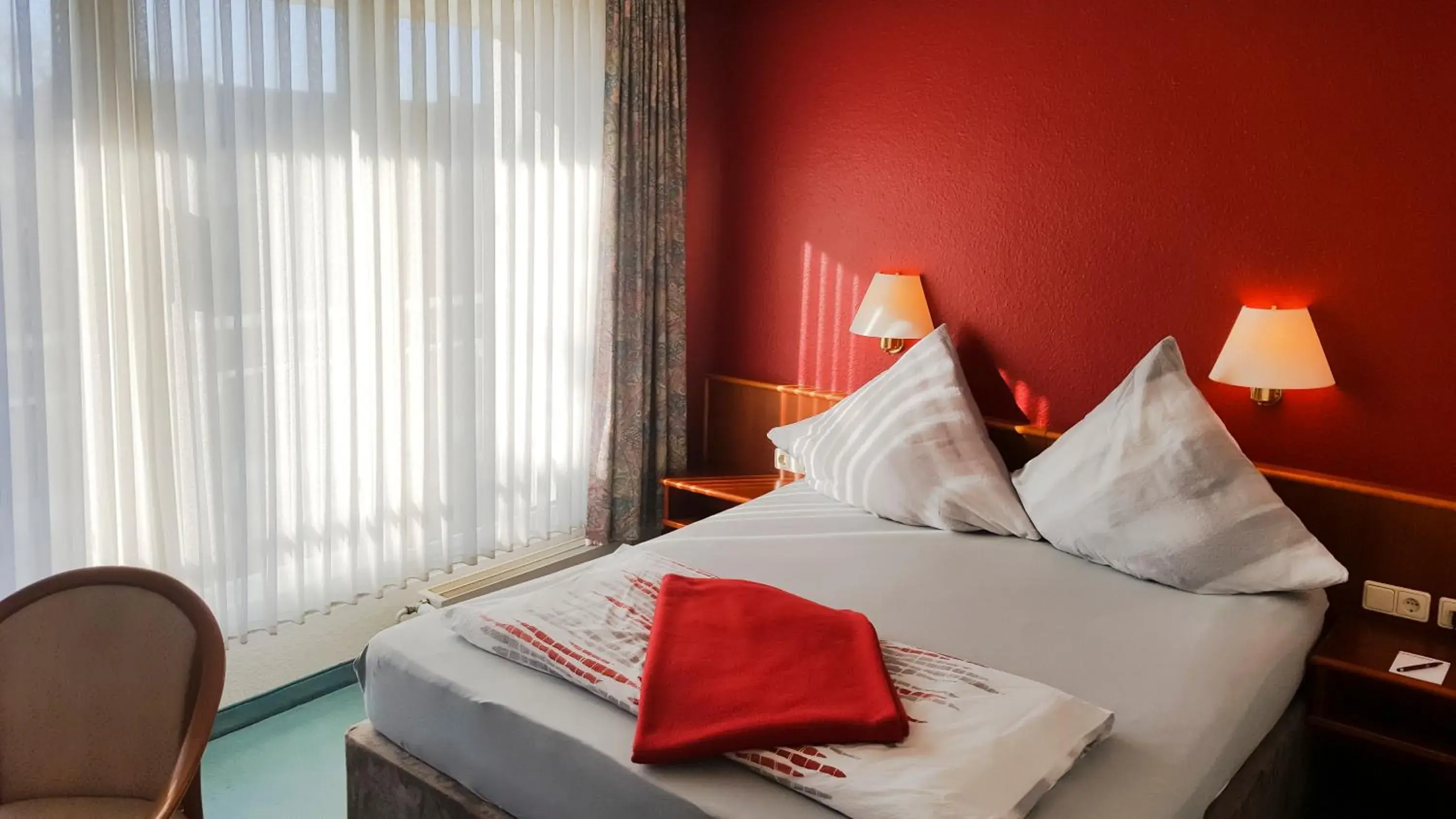 Photo of the whole room, Bed in Hotel Am Düsseldorfer Platz Photo of the whole room, Bed in Hotel Am Düsseldorfer Platz