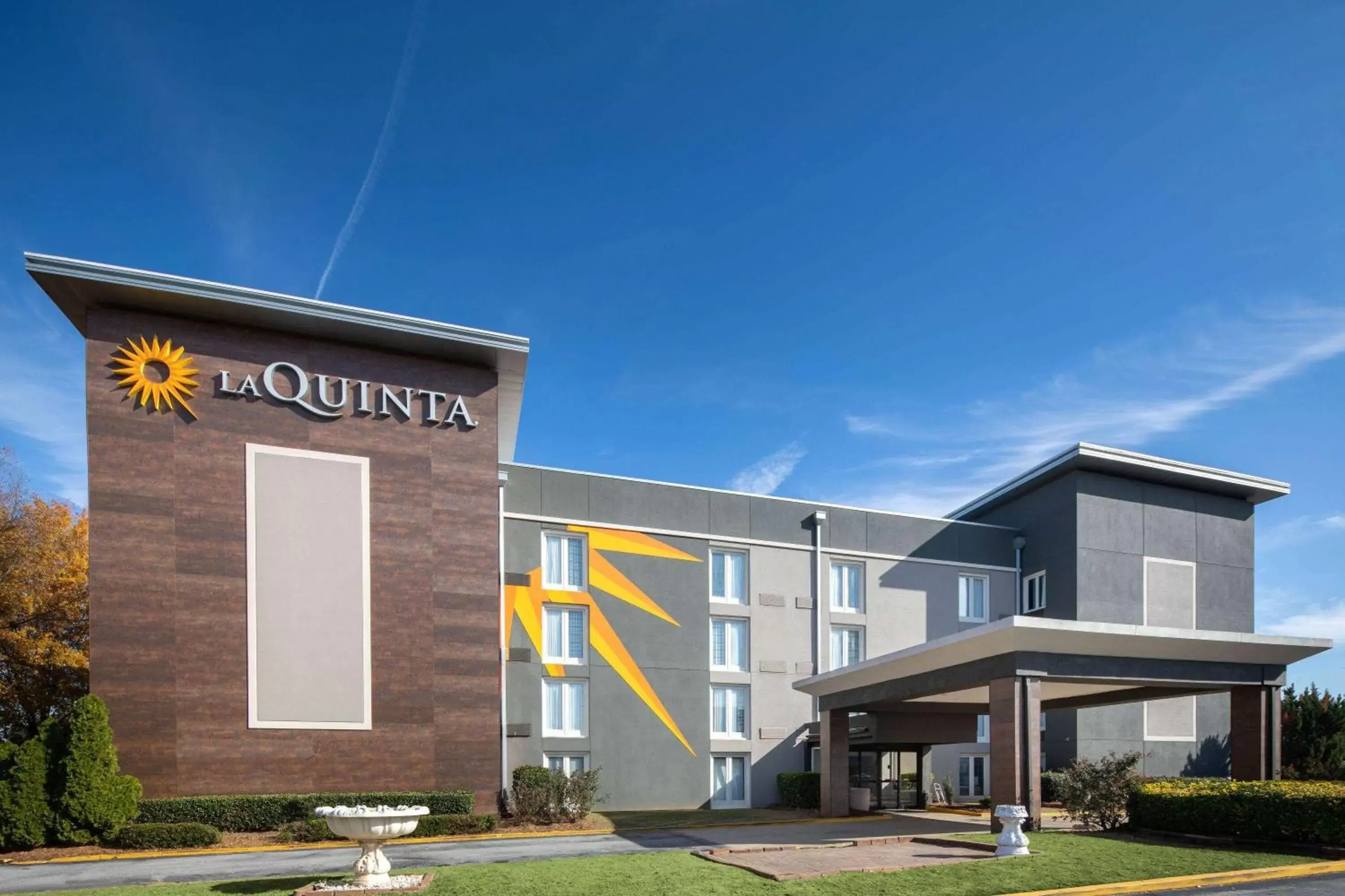 Property Building in La Quinta by Wyndham Atlanta Airport South