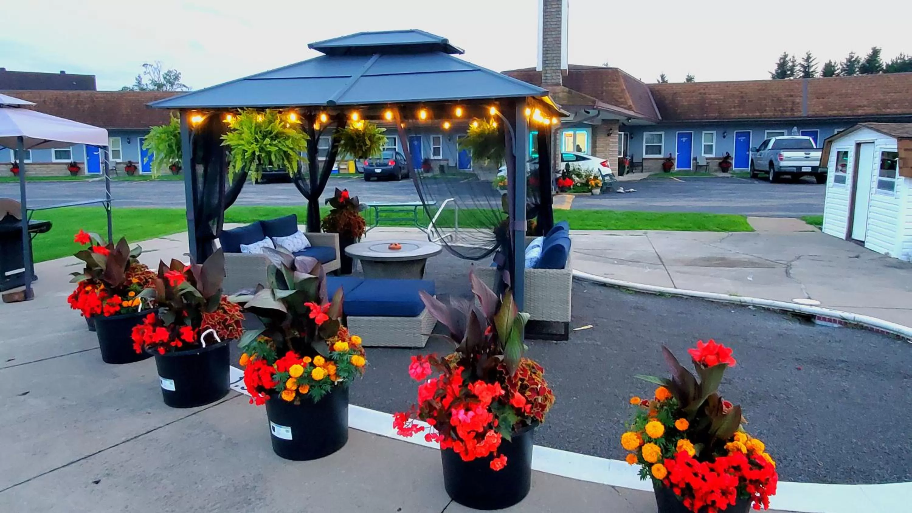 Restaurant/places to eat in Knights Inn Colonial Fireside Inn