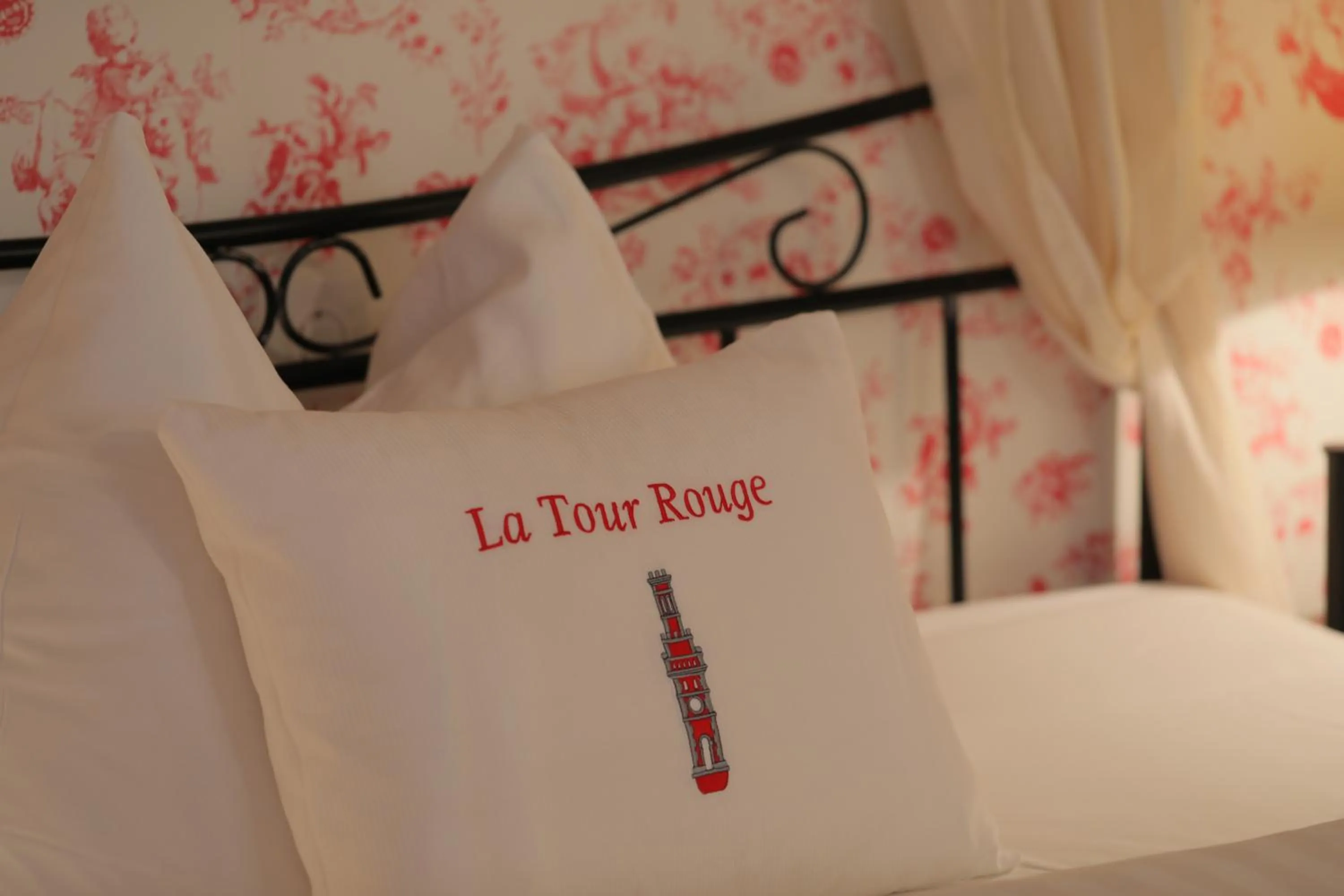 Bed in Hotel Roter Turm