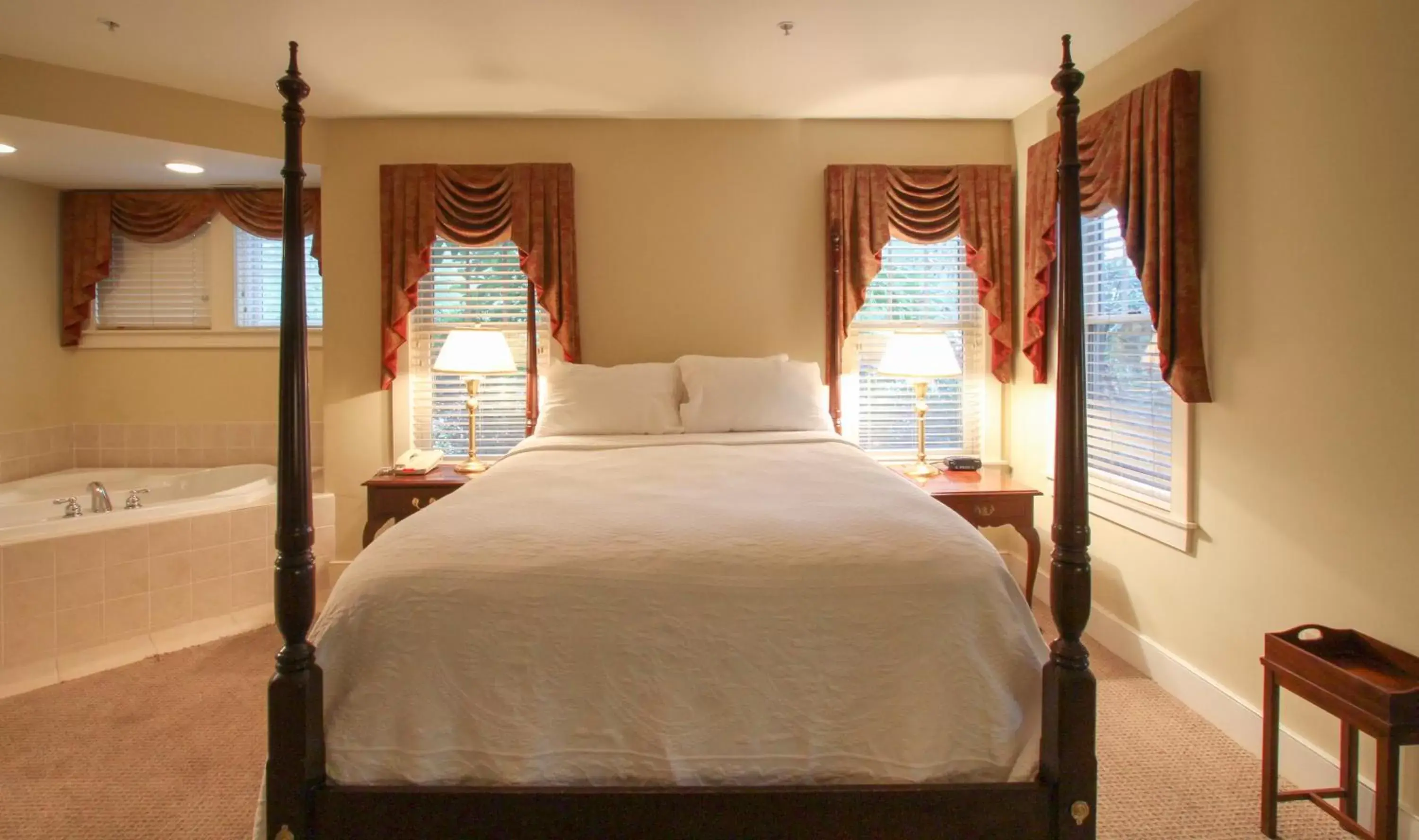 Bedroom, Bed in Joseph Ambler Inn