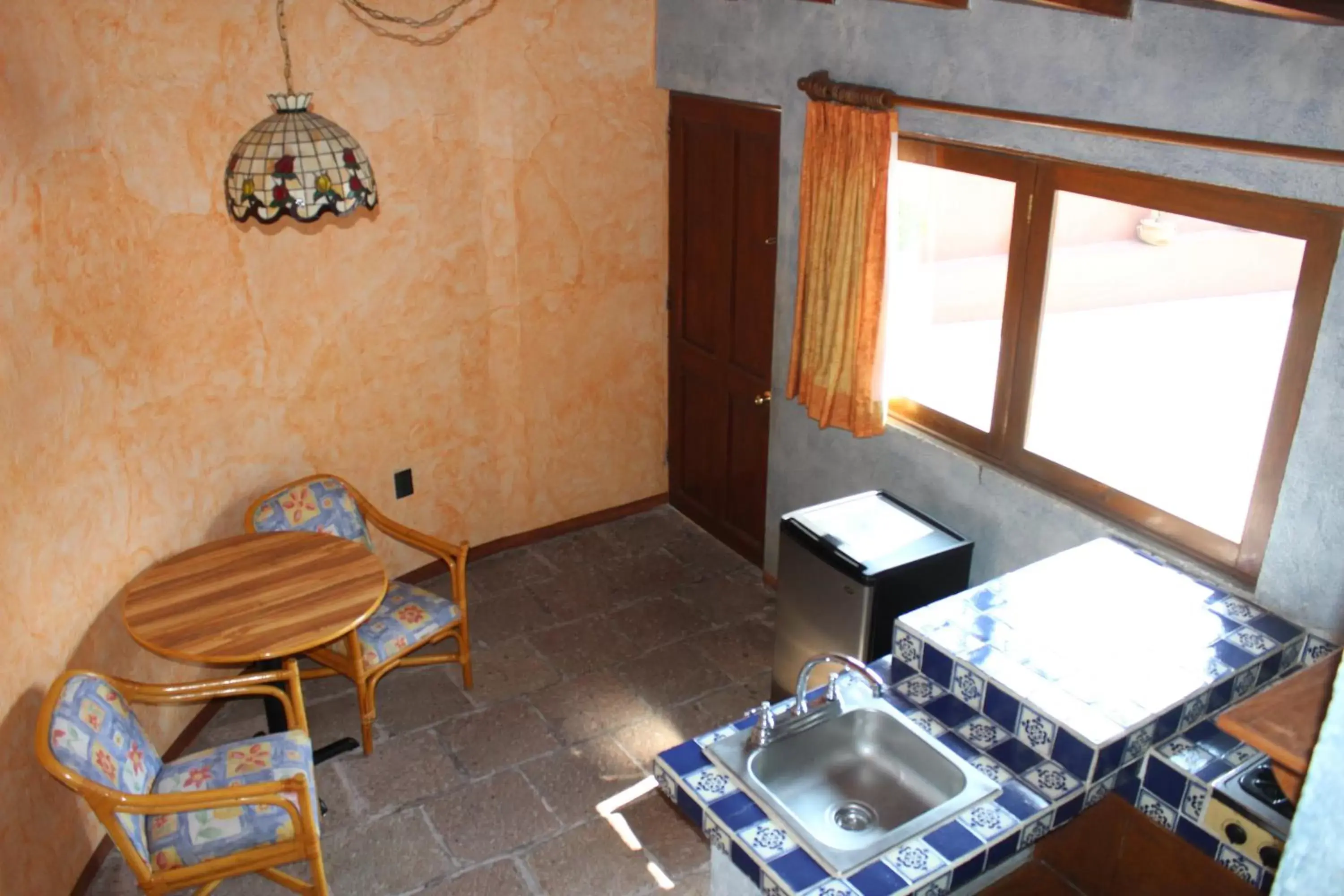 Kitchen or kitchenette, Seating Area in Hotel La Plaza de Tequisquiapan