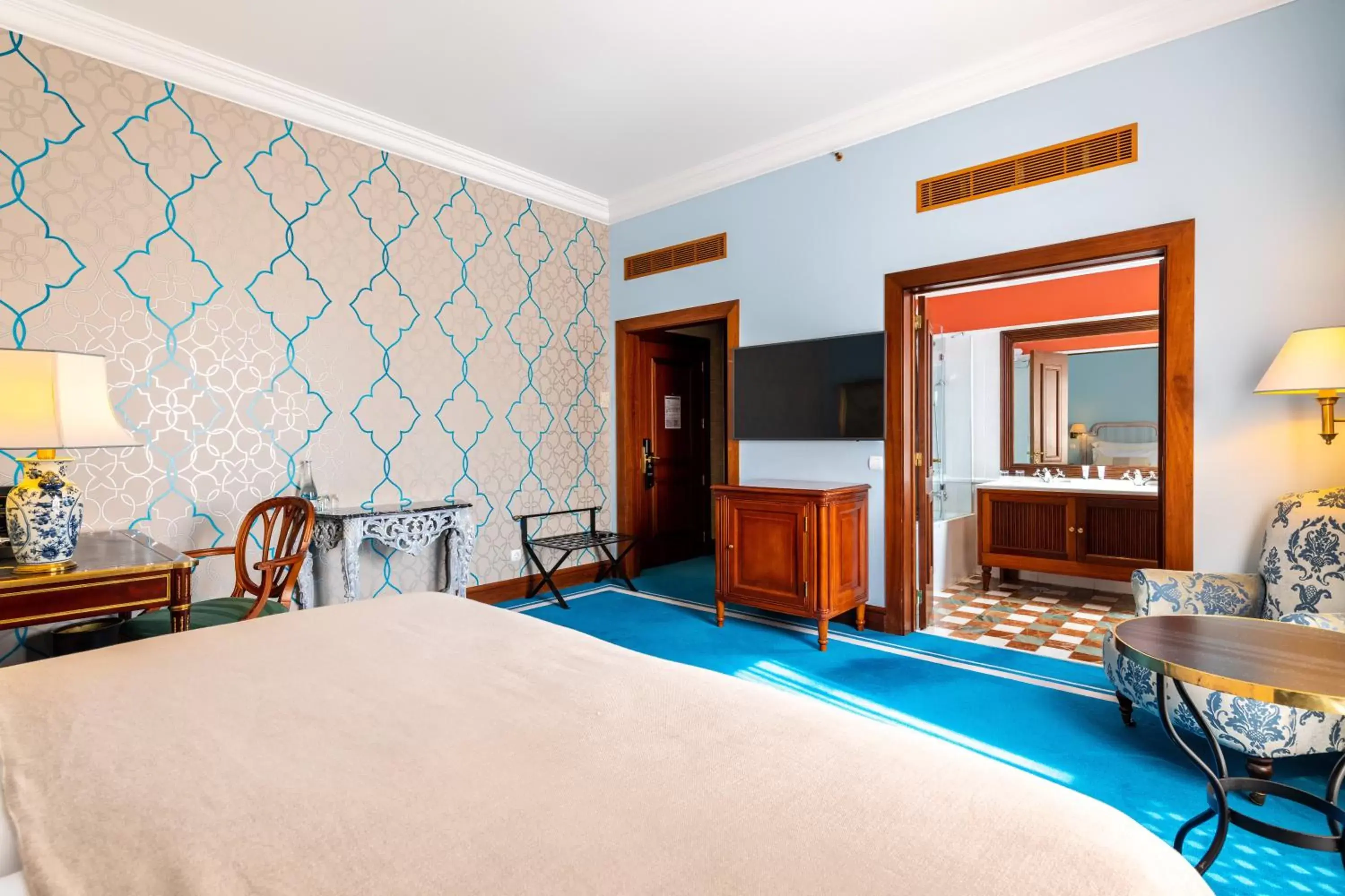 Bedroom, Swimming Pool in Pestana Palace Lisboa Hotel & National Monument - The Leading Hotels of the World