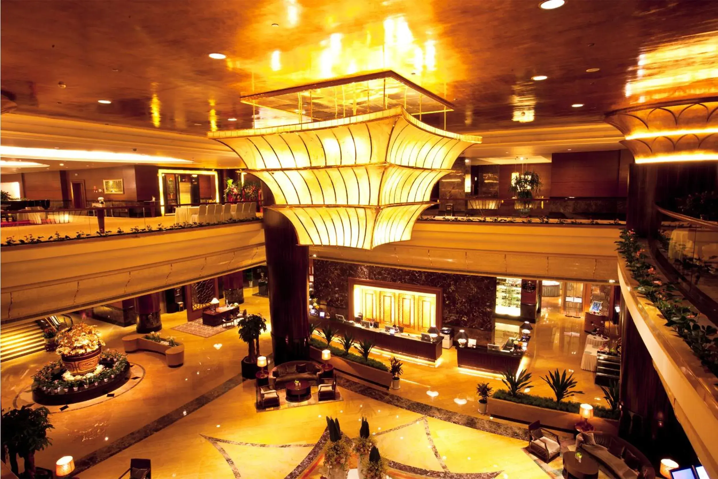 Lobby or reception in Zhongwei Green Lake Hotel Kunming