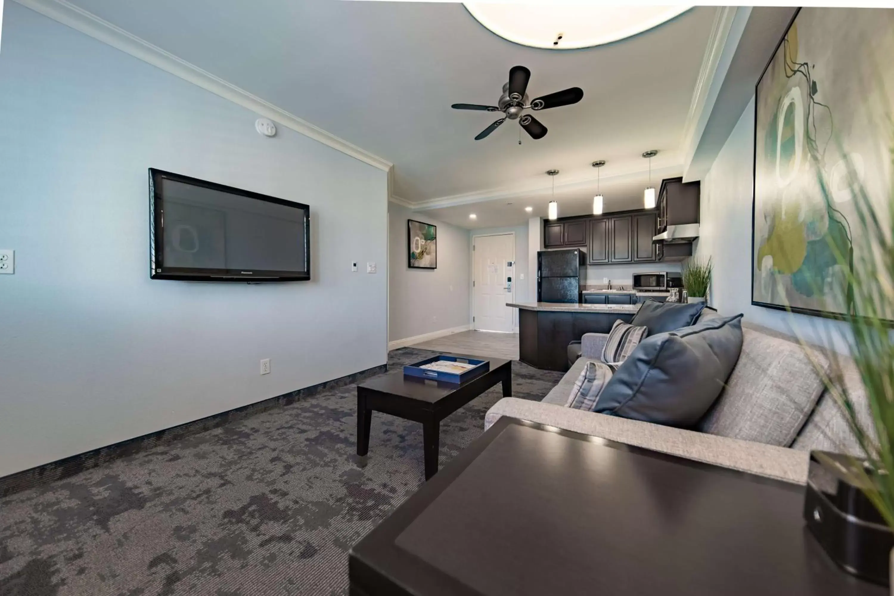 Photo of the whole room, Seating Area in Best Western Plus Manhattan Beach Hotel