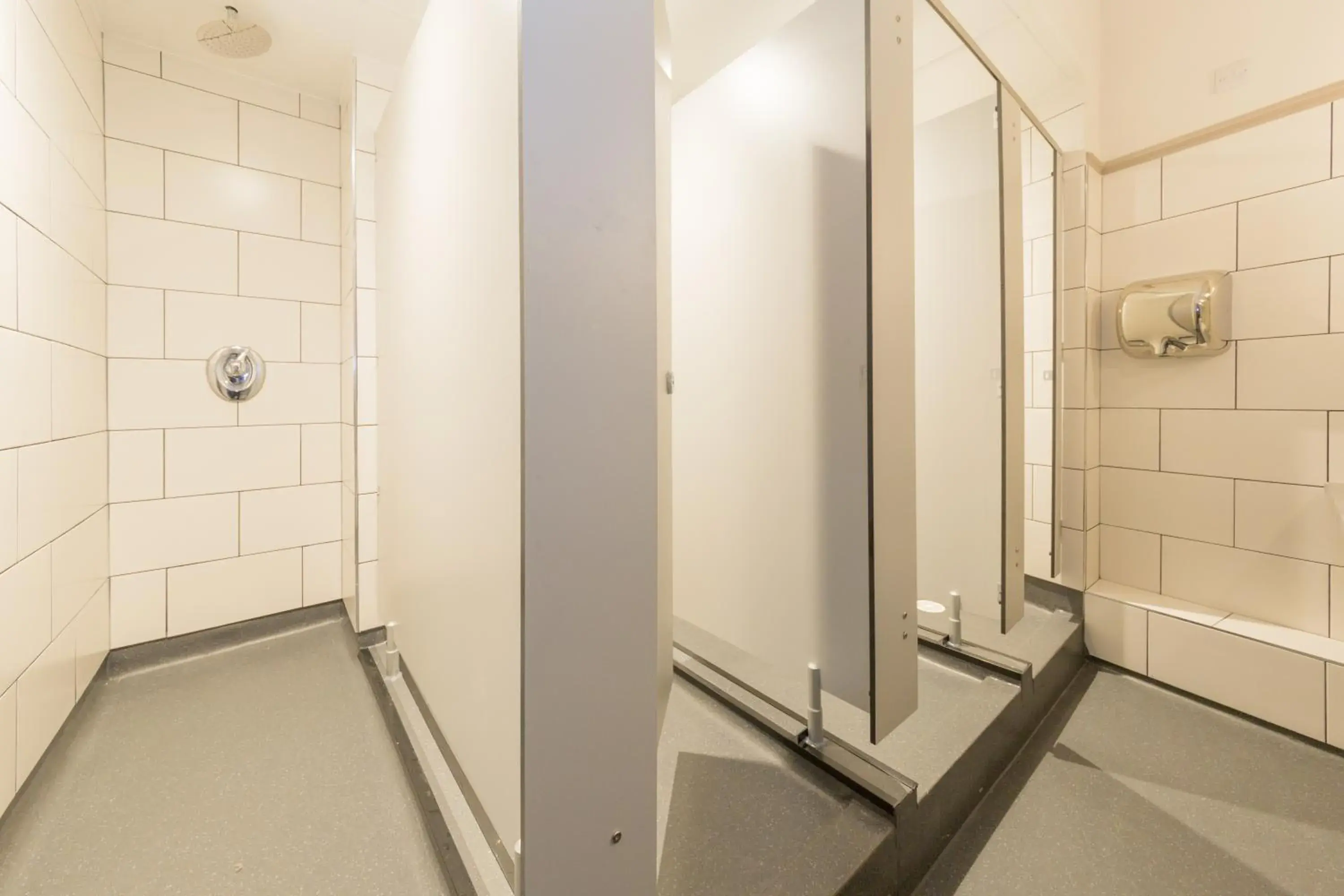 Shower, Bathroom in PubLove @ The Green man, Paddington
