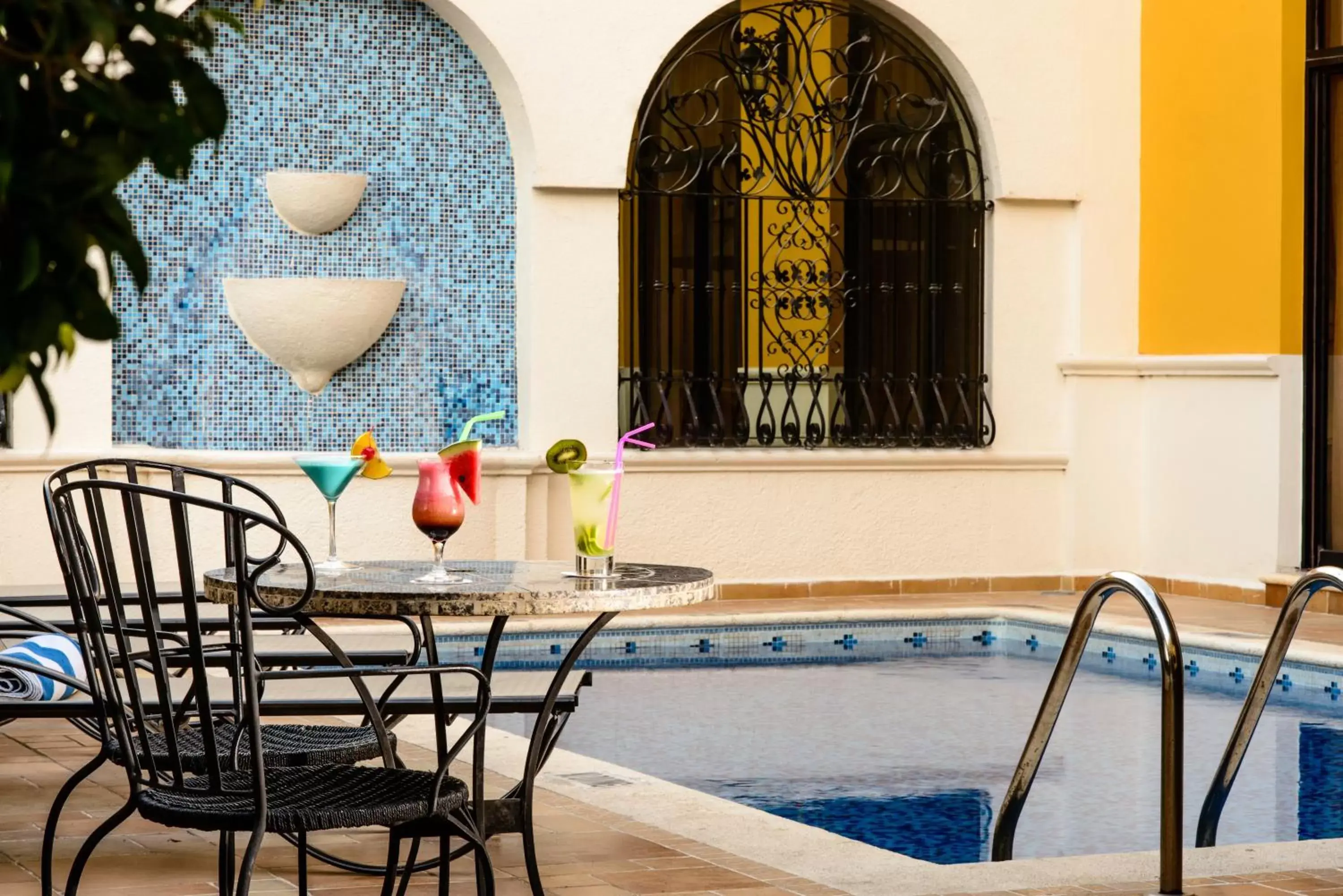 Patio, Swimming Pool in Hotel Plaza Campeche