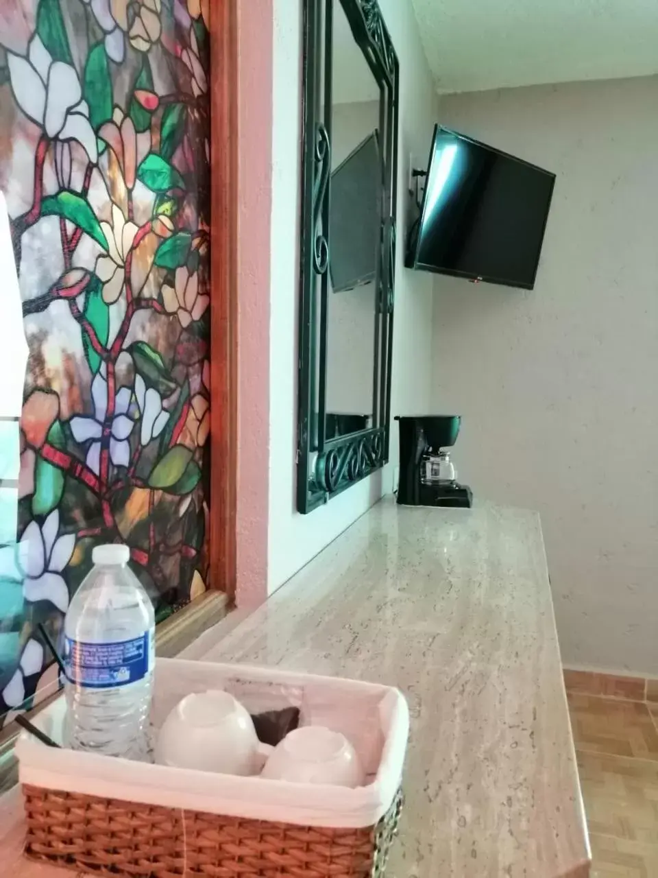TV and multimedia, Bathroom in Hotel Santa Barbara