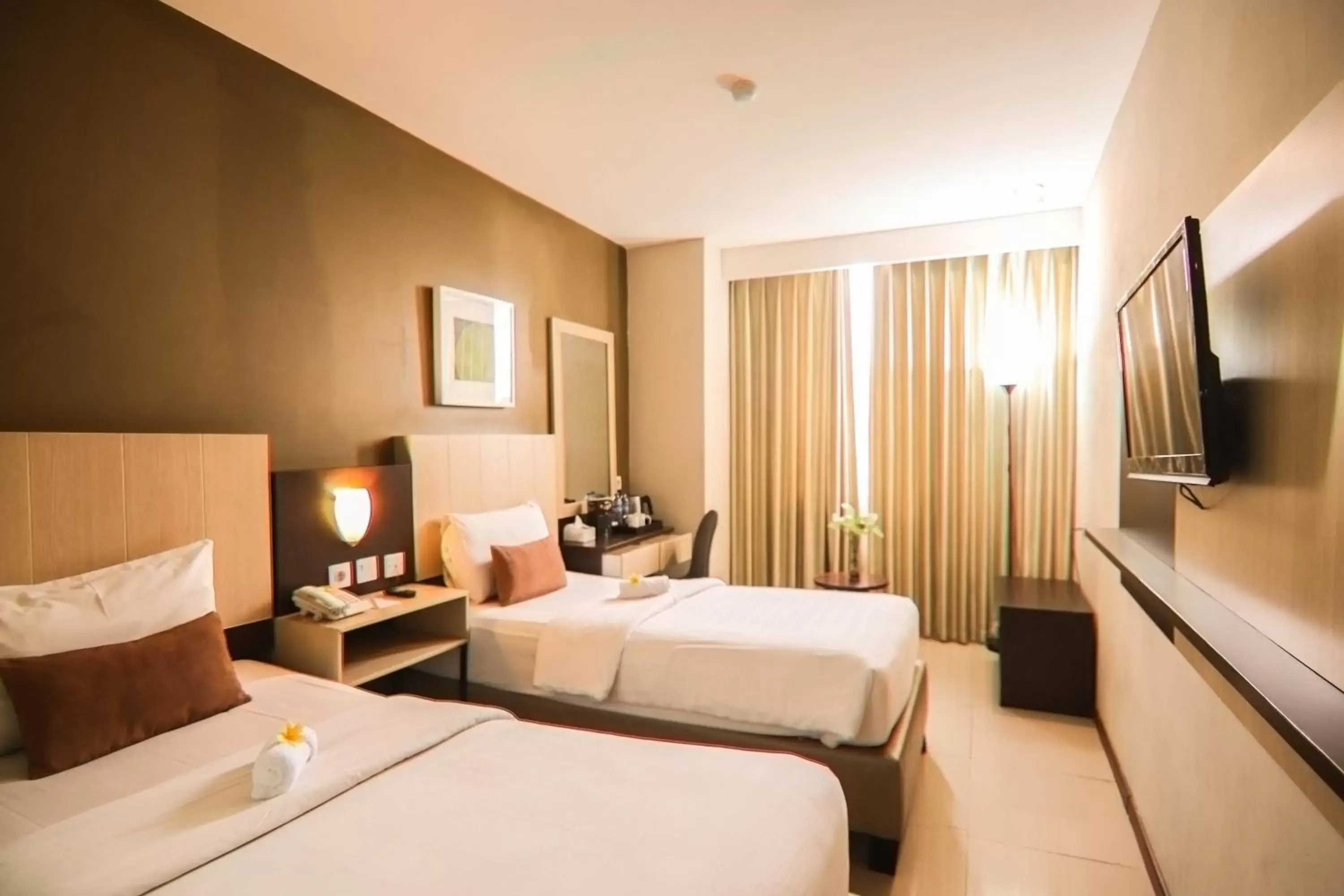 Bed in de Laxston Hotel Jogja by AZANA