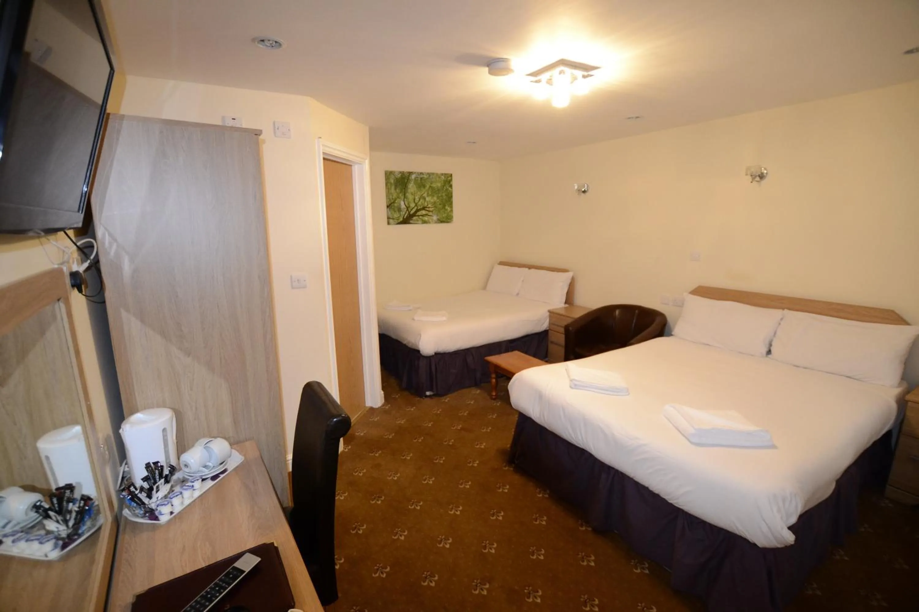 Bedroom, Bed in Cranbrook Hotel