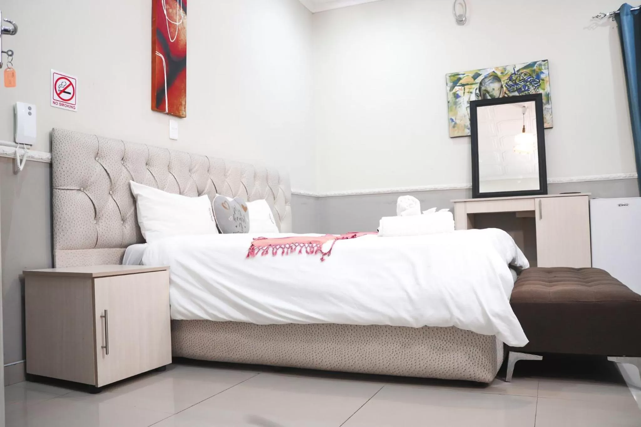 Bed in Gold Crown International Hotel Johannesburg