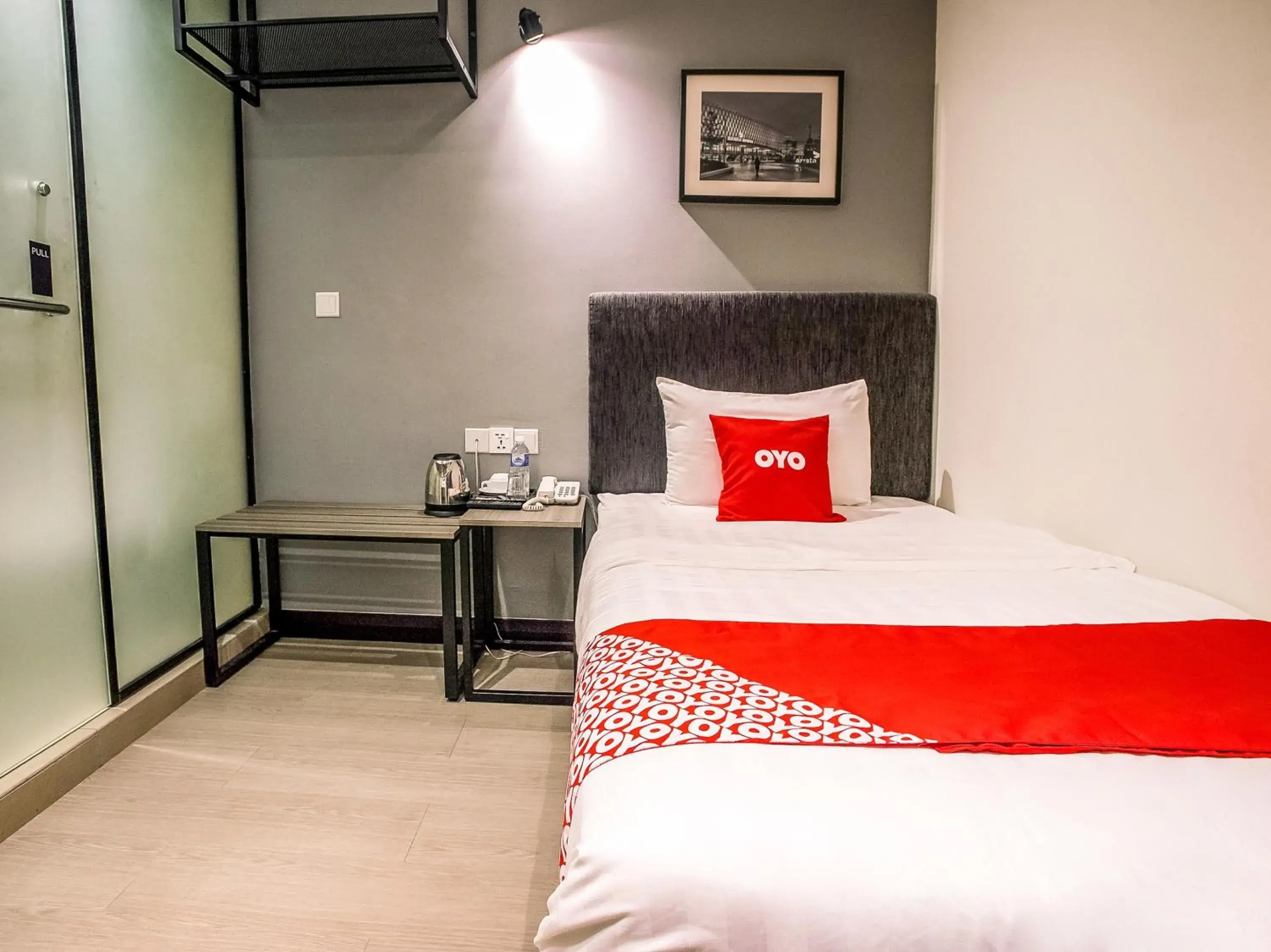Bedroom, Bed in OYO 89576 Mokka Hotel