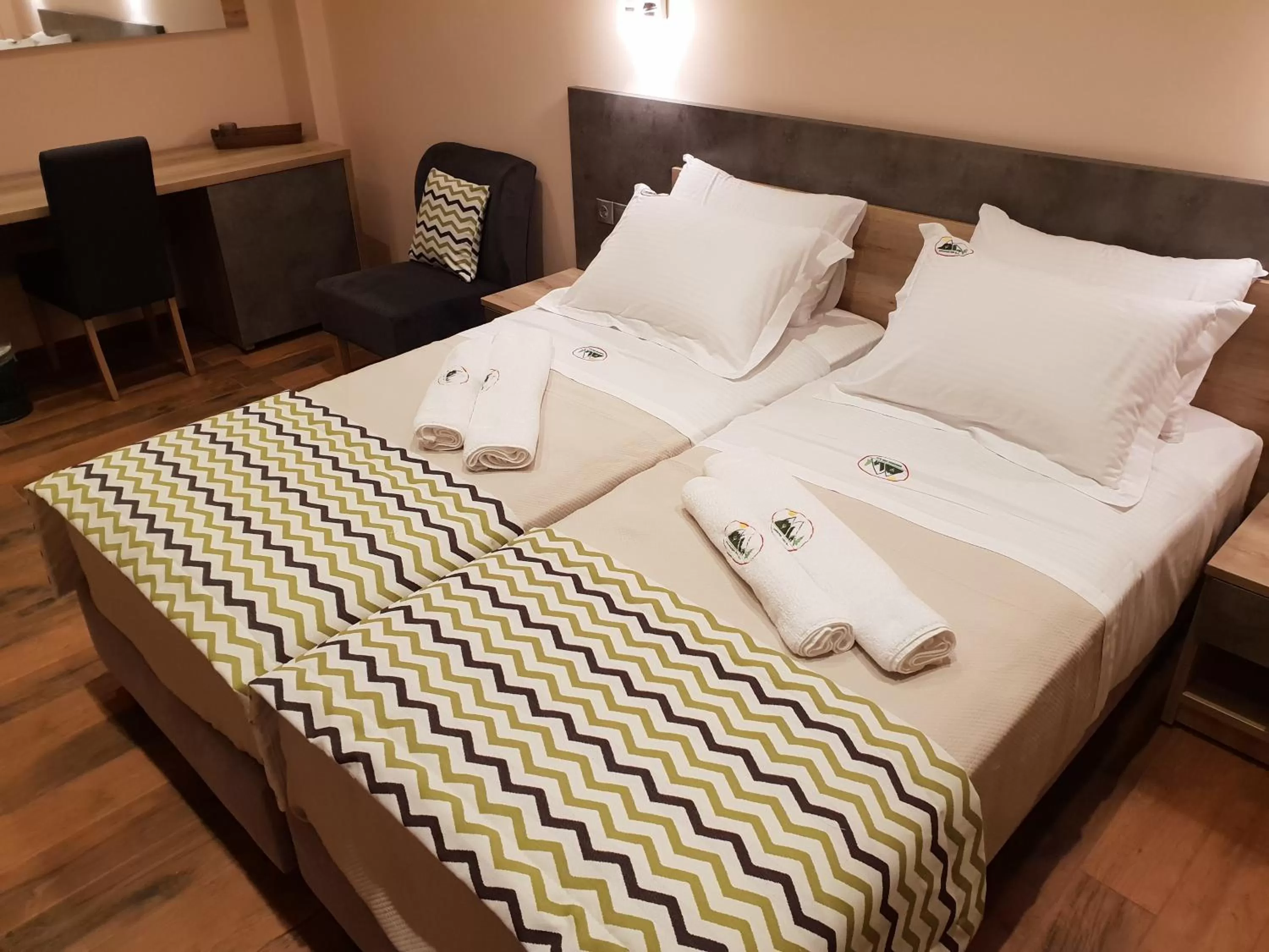 Photo of the whole room, Bed in Mondeus Inn Luxury