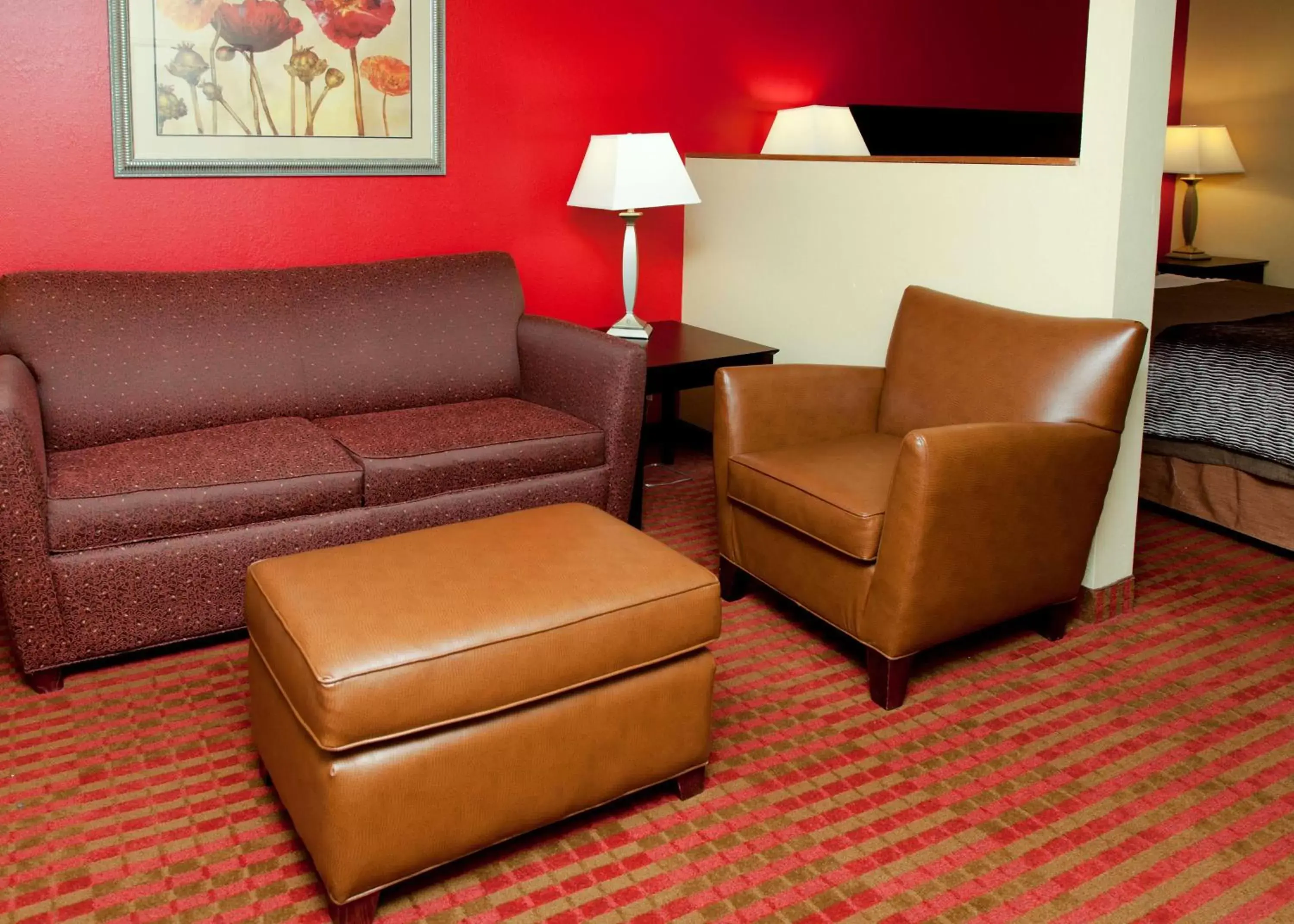Living room, Seating Area in Comfort Inn & Suites at I-74 and 155