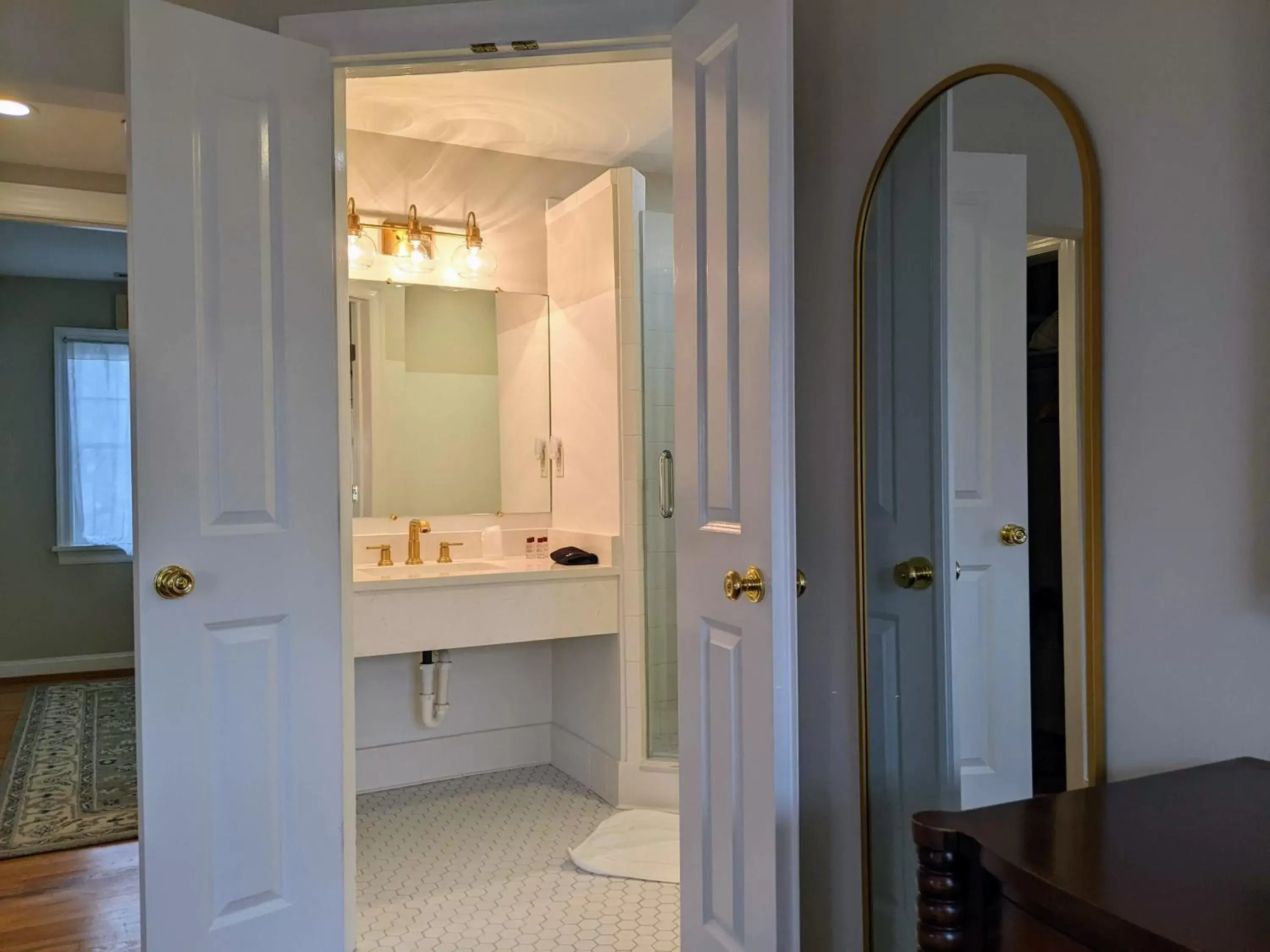 Shower, Bathroom in Stanton House Inn